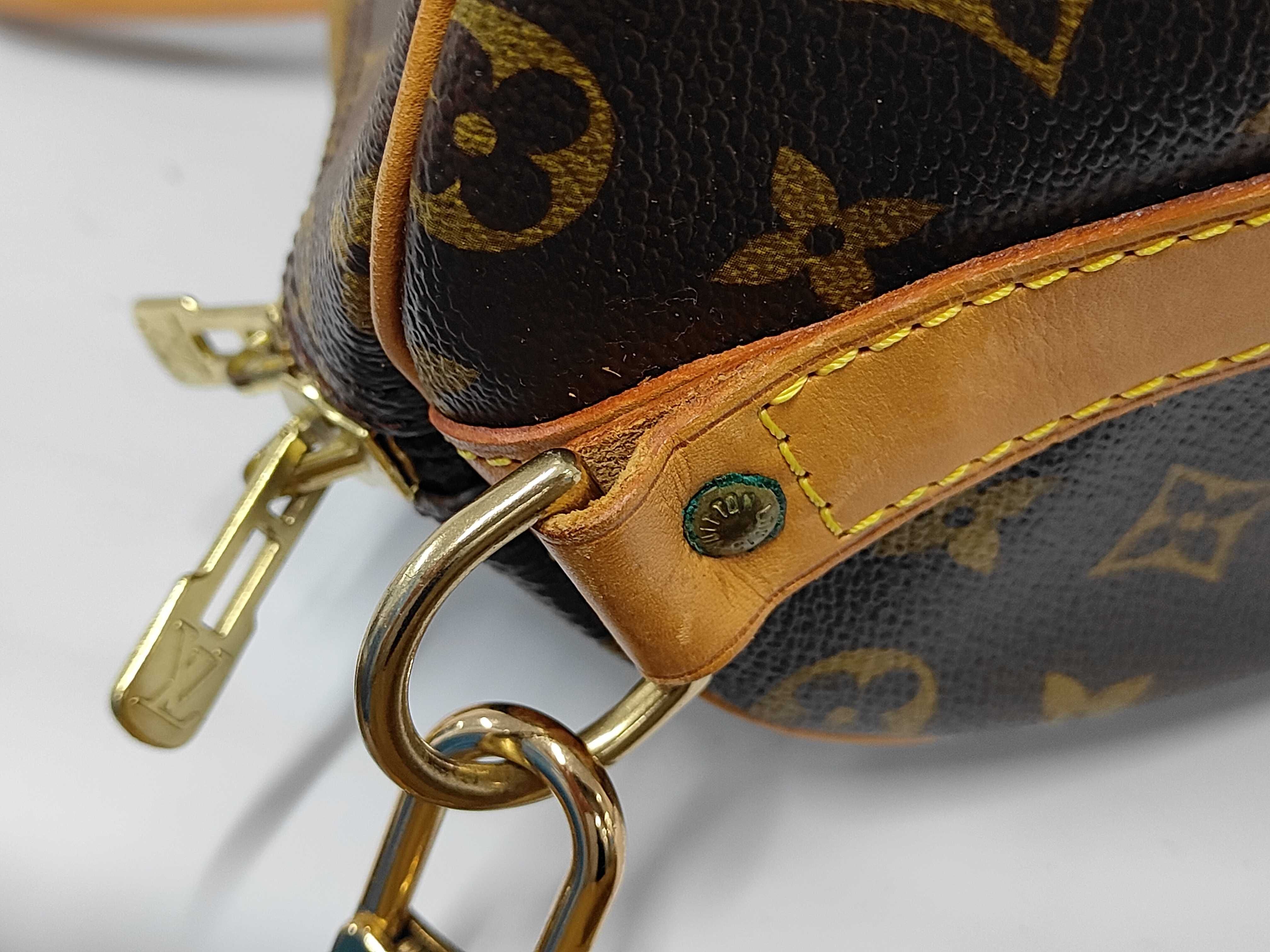 LV Monogram Bandoulière Bag — view 11