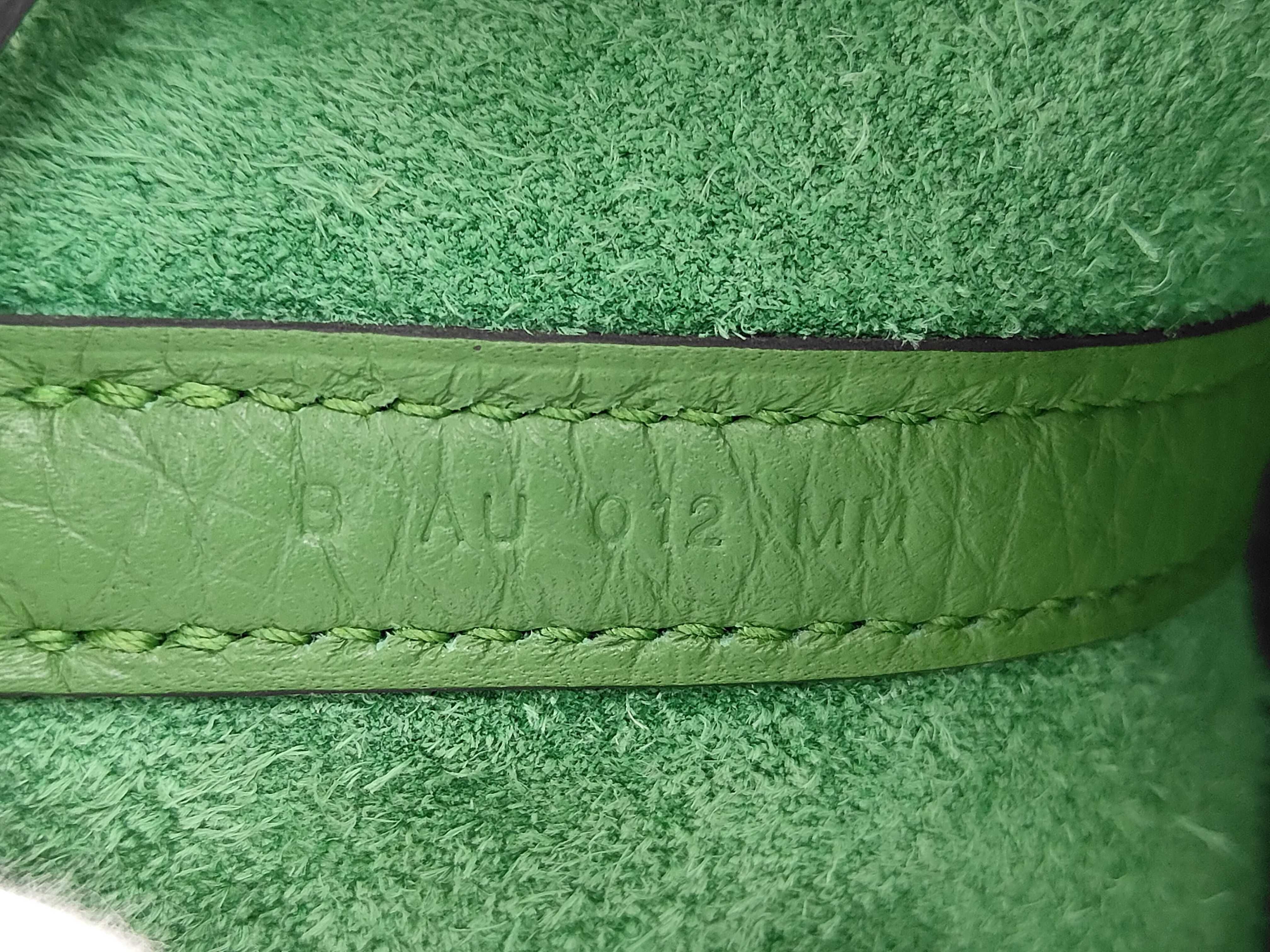 Picotin Lock Taurillon Leather Handbag, Green Tone, Gold Hardware, B Stamp — view 11