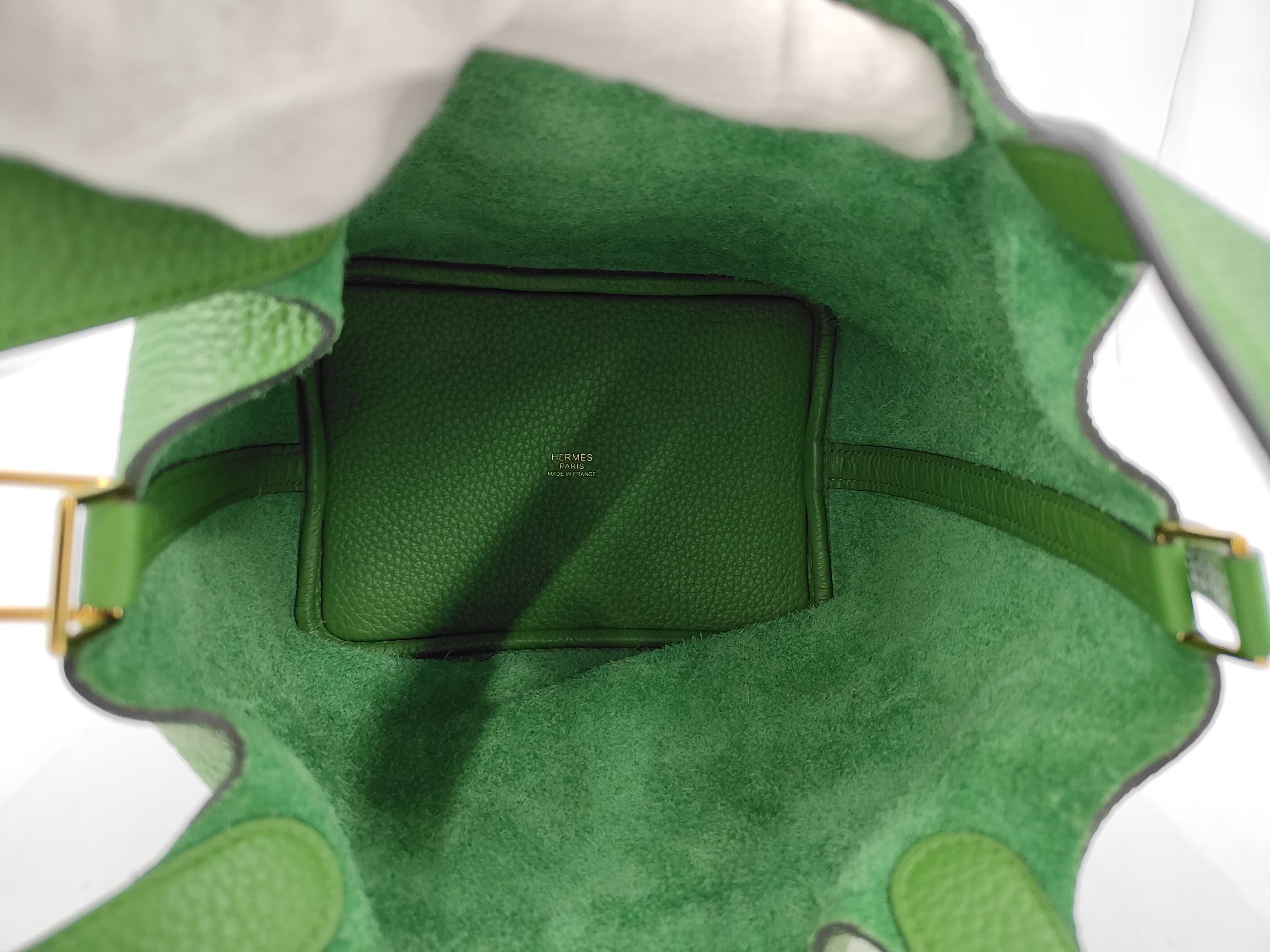 Picotin Lock Taurillon Leather Handbag, Green Tone, Gold Hardware, B Stamp — view 9