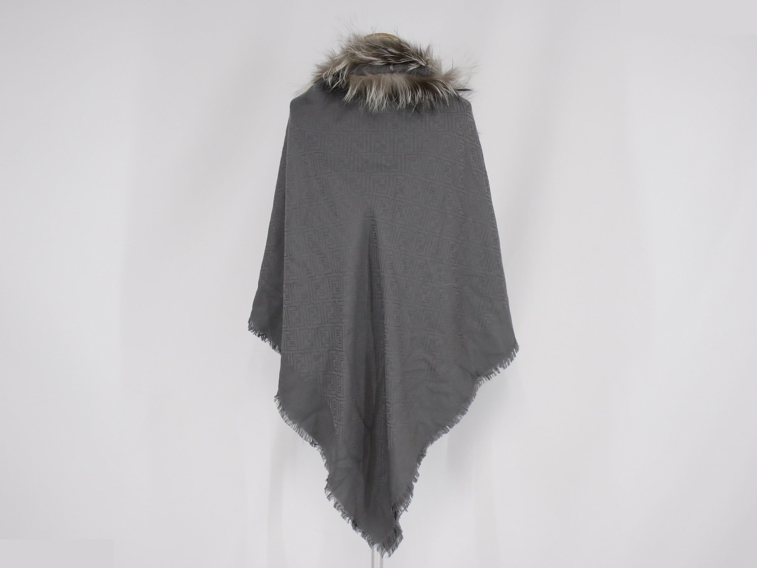 Zucca Silk Fox Shawl Gray — view 3