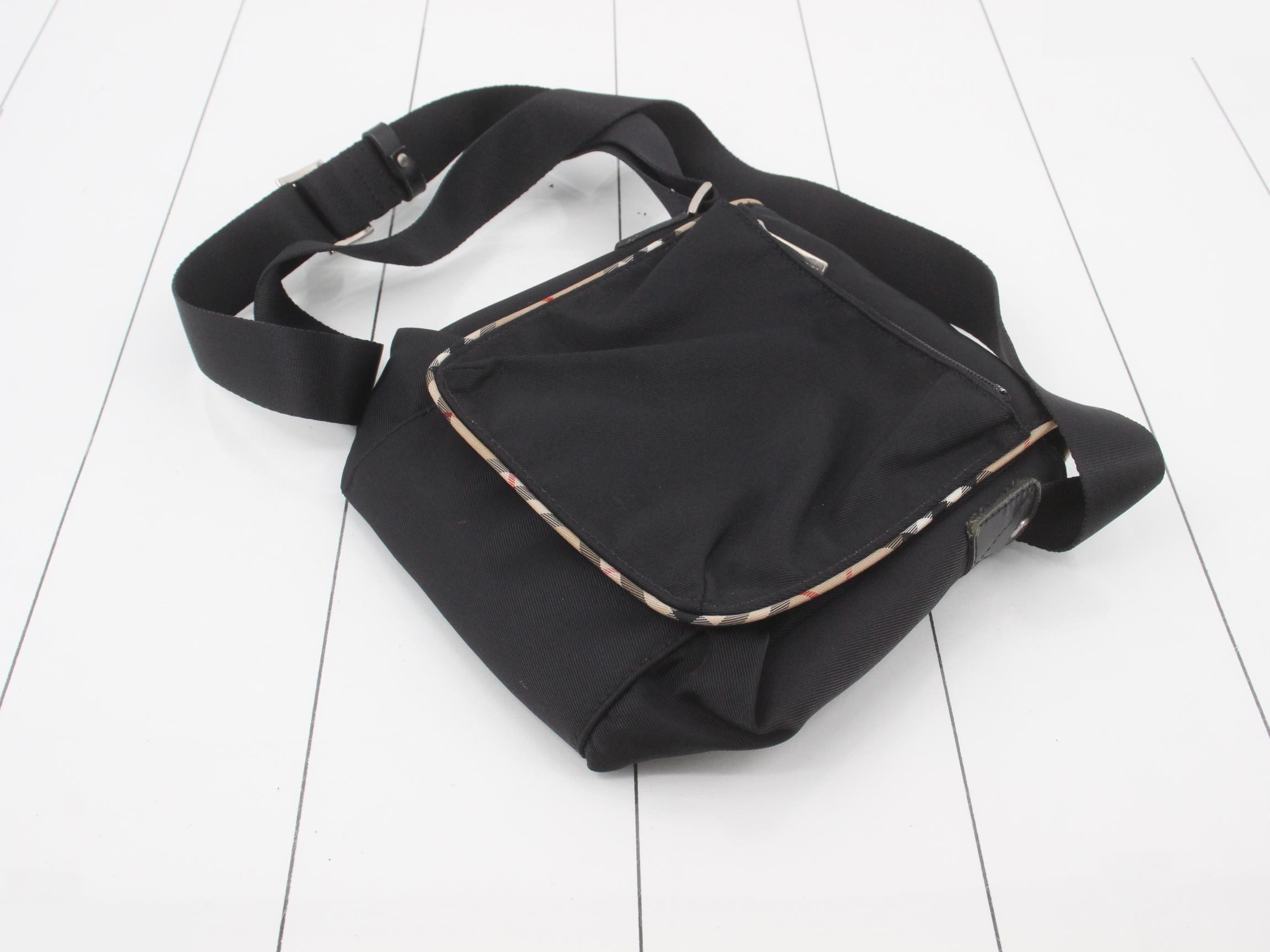 Two Burberry shoulder bags. — view 3