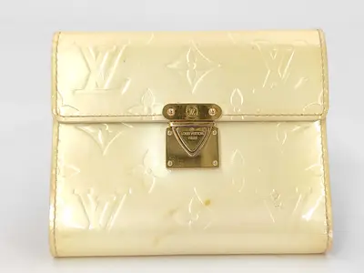 Vernis Louis Vuitton Vernis Portefeuille Koala Perle SR2047 Wallet