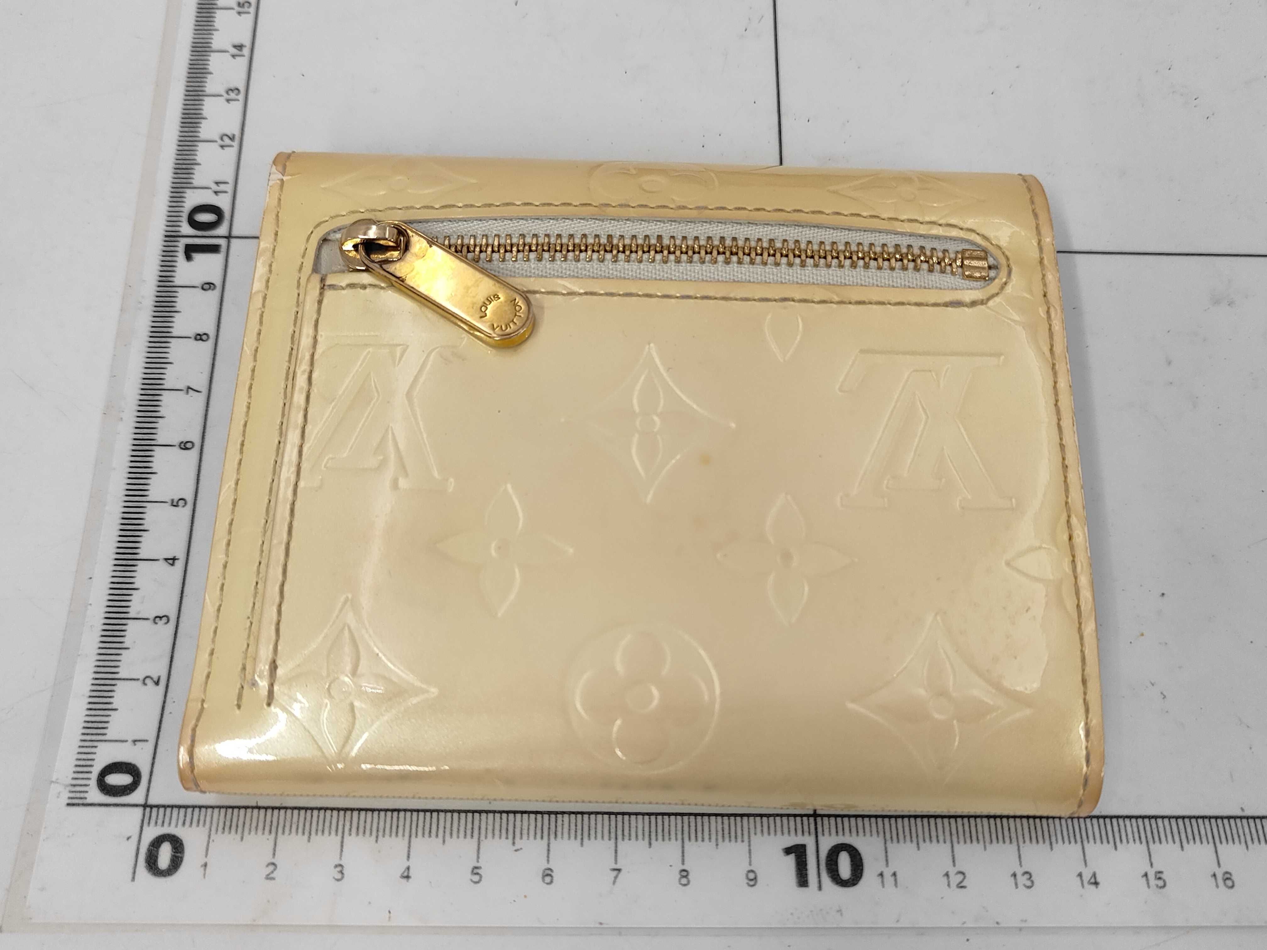 Vernis Louis Vuitton Vernis Portefeuille Koala Perle SR2047 Wallet — view 2