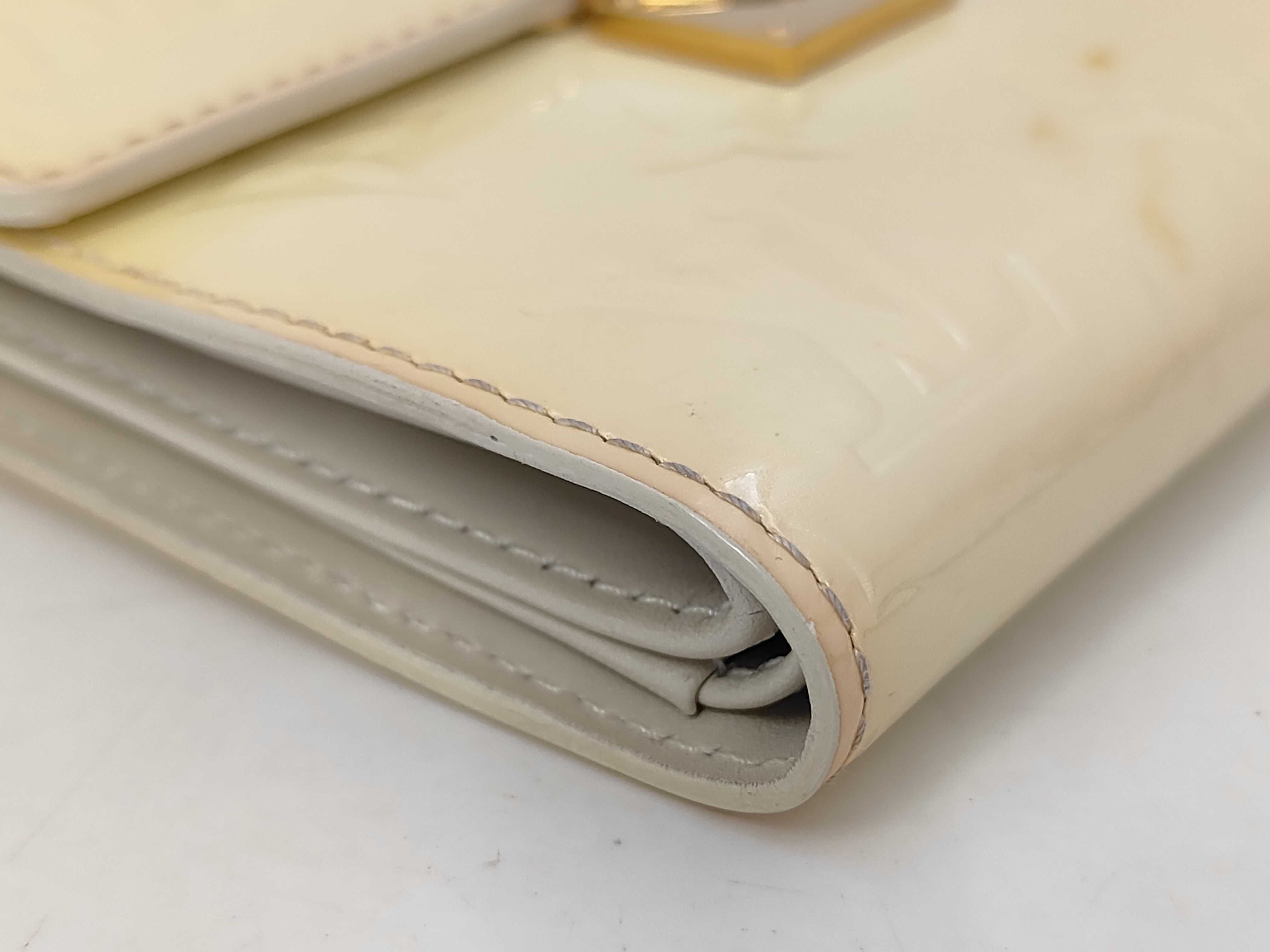 Vernis Louis Vuitton Vernis Portefeuille Koala Perle SR2047 Wallet — view 3