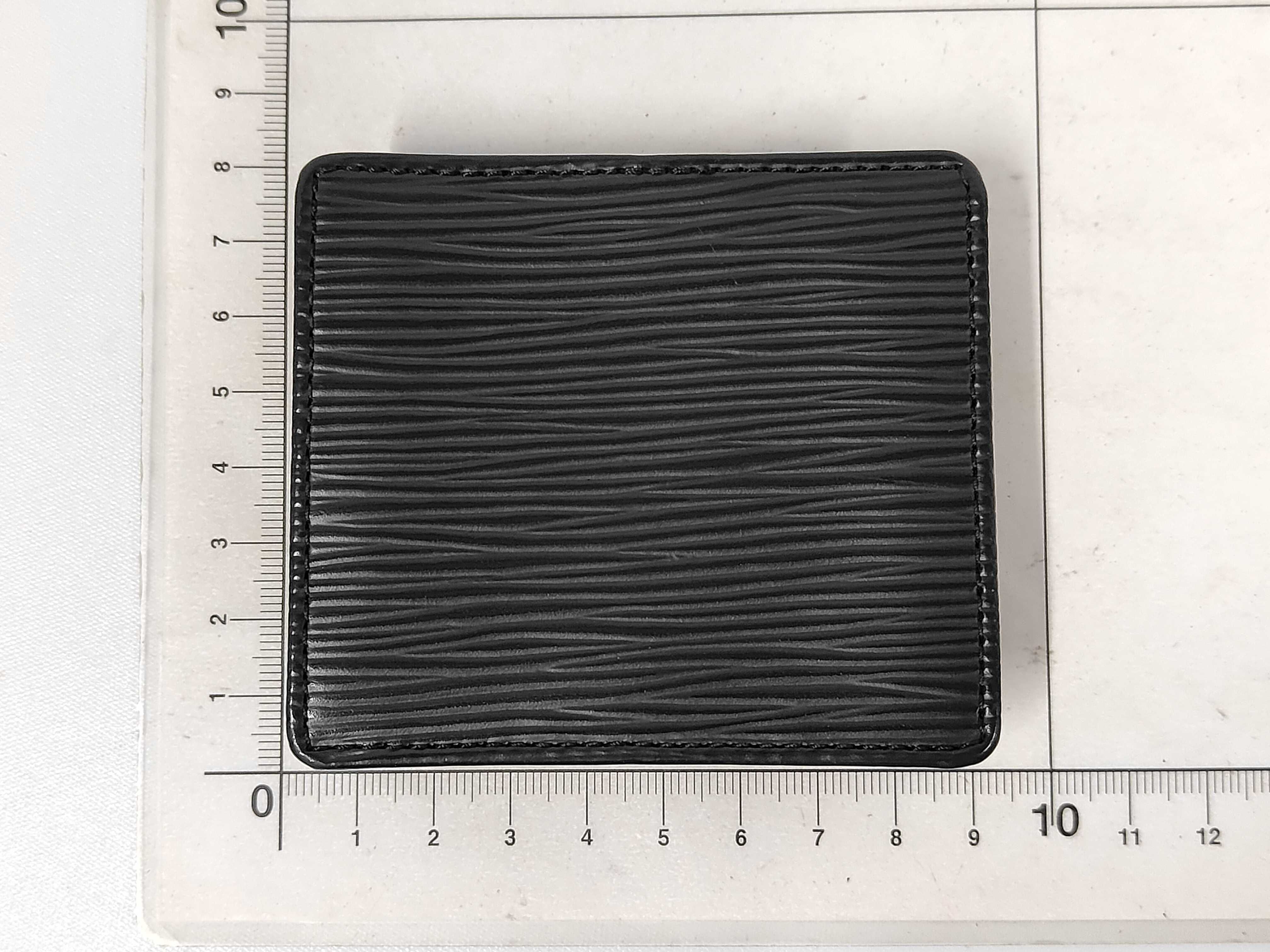 LV M63692 Epi Portemonnaie Coin Case — view 2