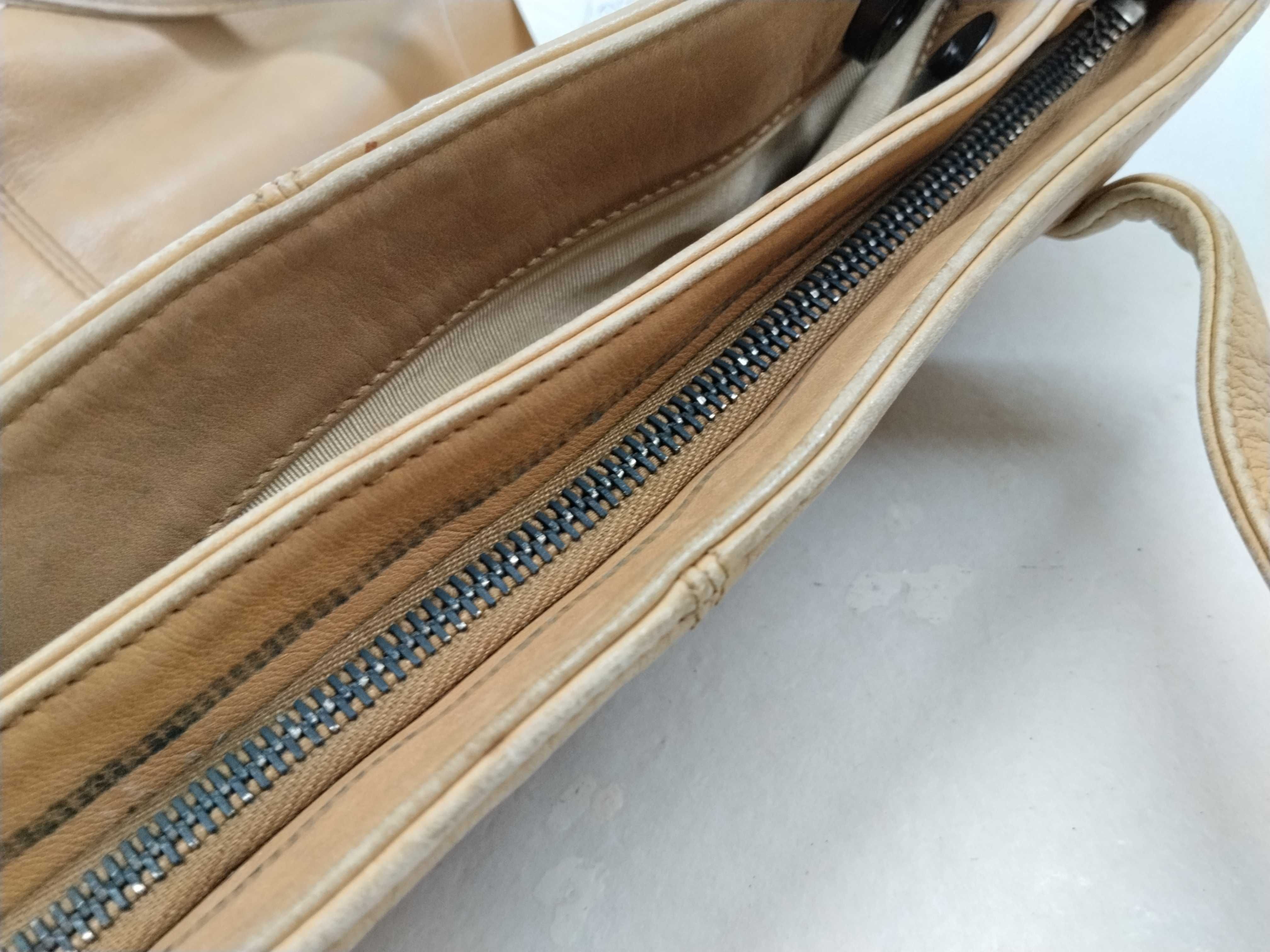 Calfskin Coco Mark Leather Handbag — view 10