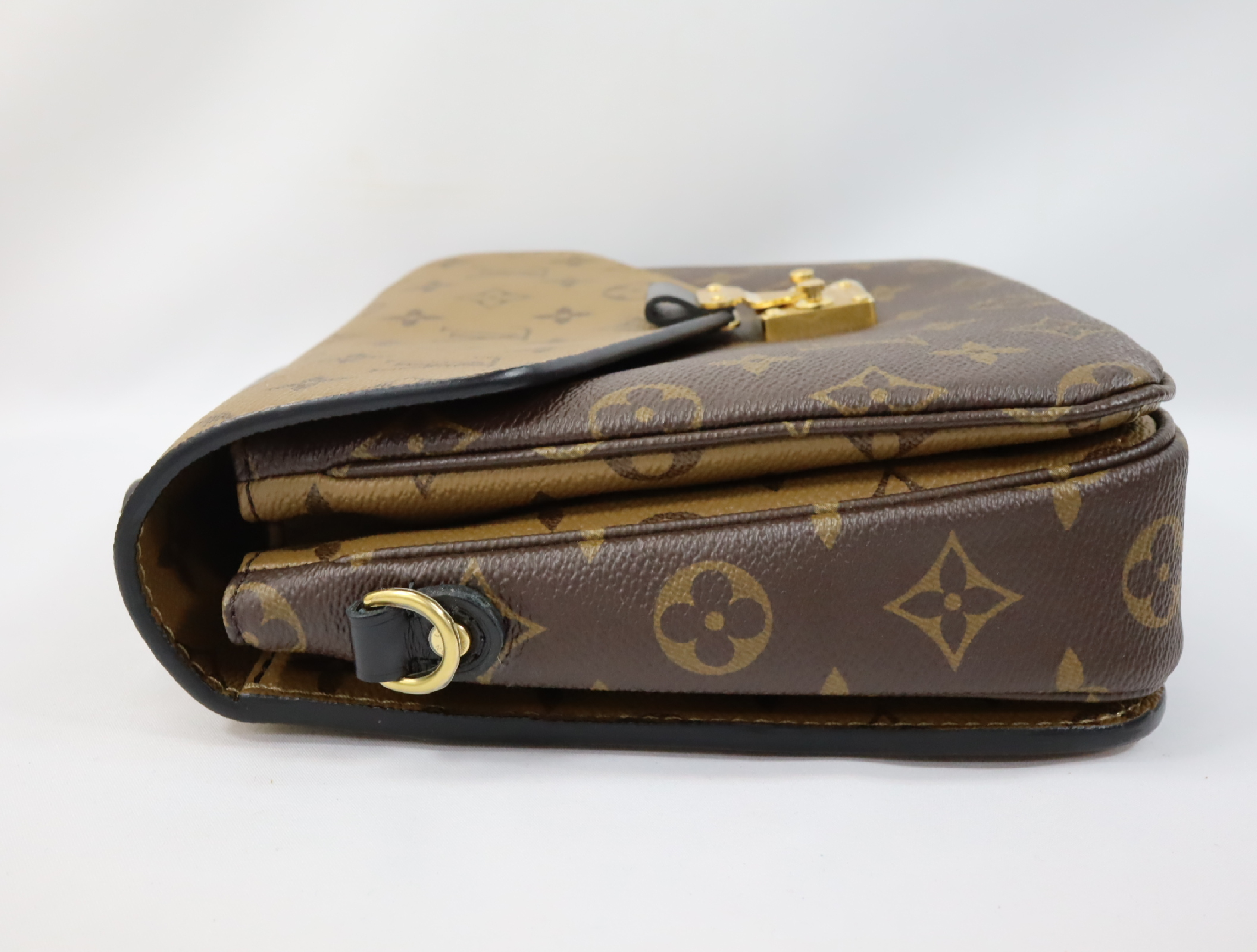 Monogram Reverse Pochette Metis MM M44876 (RFID detected) Shoulder Bag — view 4