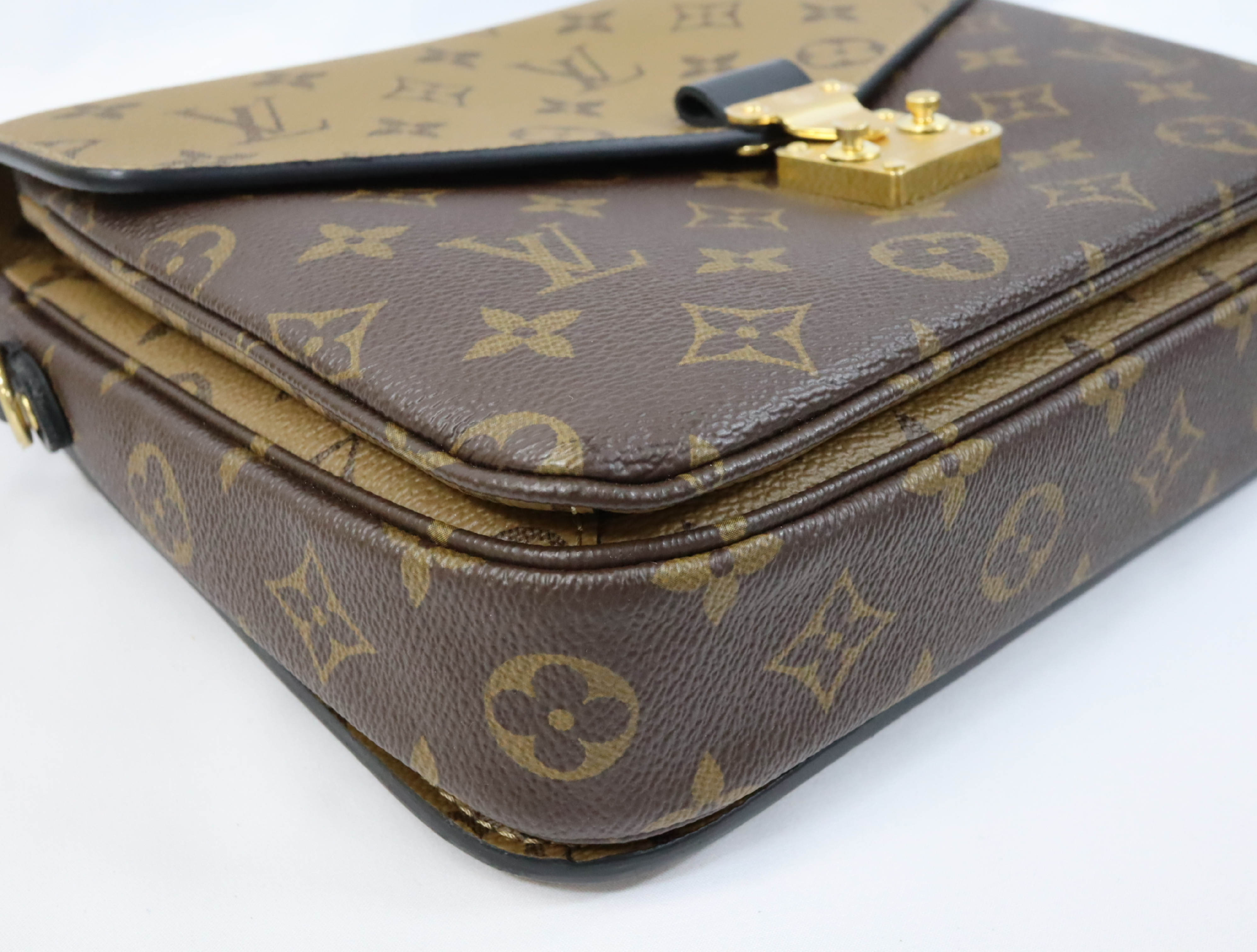 Monogram Reverse Pochette Metis MM M44876 (RFID detected) Shoulder Bag — view 7
