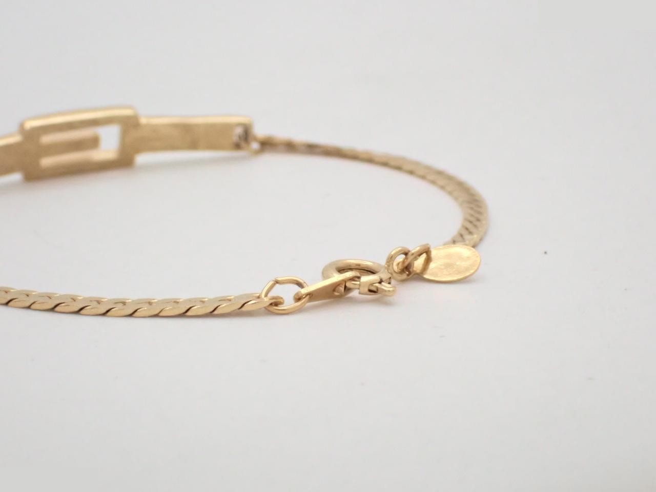Other items in the line: Precious metal bracelets and bangles (metal), wrist circumference approximately 17.5 cm. — view 3