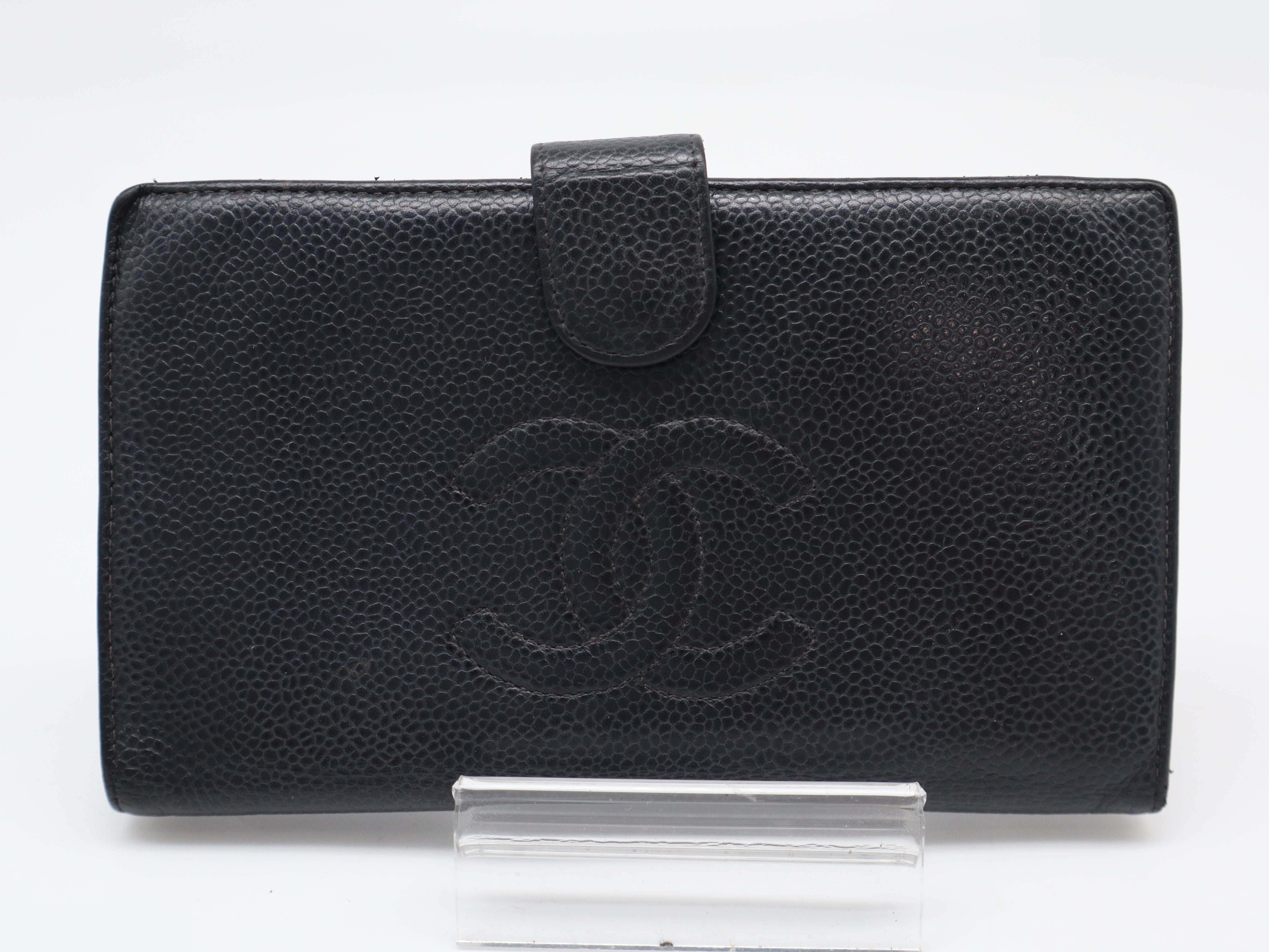 Caviar leather bi-fold wallet with Coco Mark, black