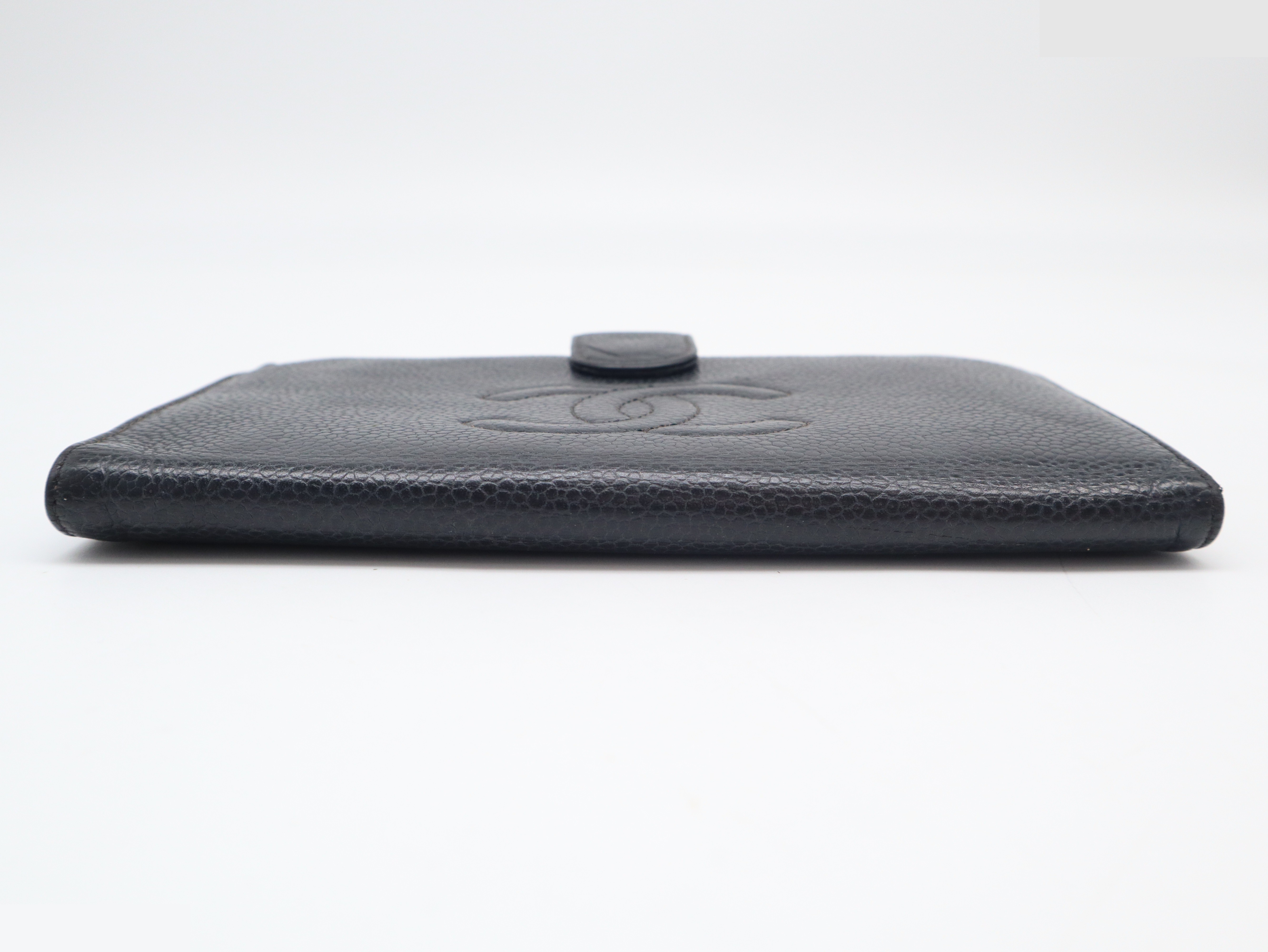 Caviar leather bi-fold wallet with Coco Mark, black — view 4