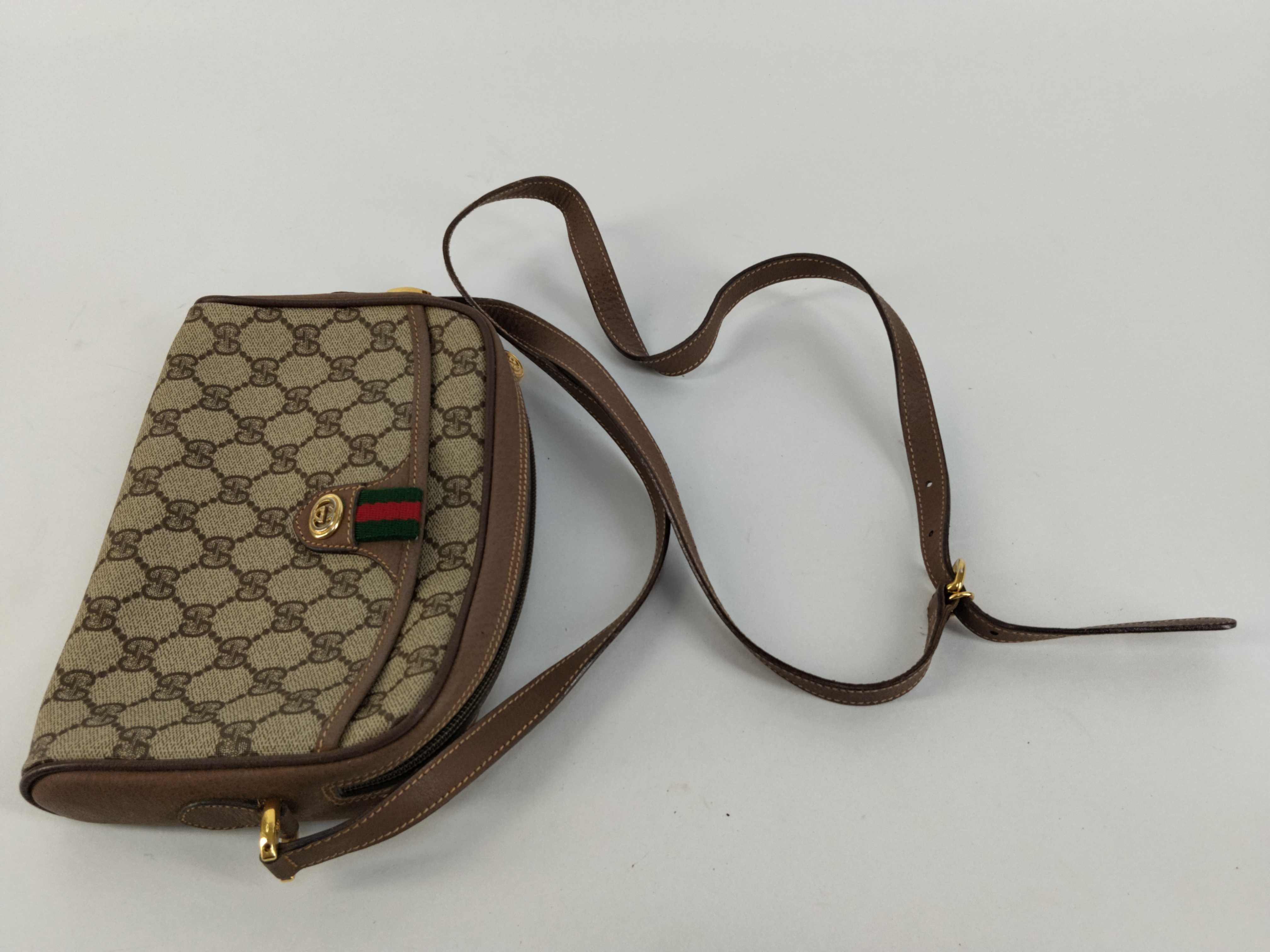 GG Supreme Shoulder Bag GUCCI001-58-6594 — view 3