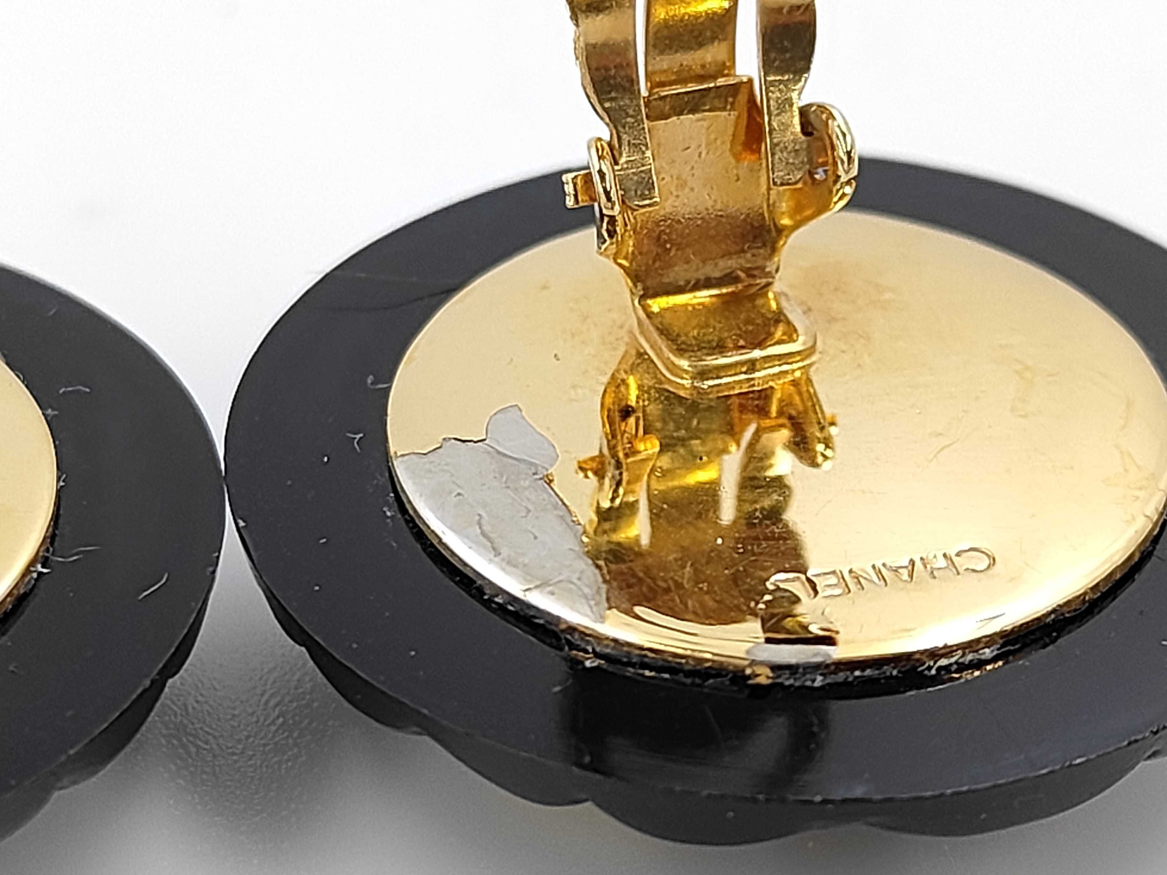 Matelassé Coco Mark Black Gold Earrings — view 5