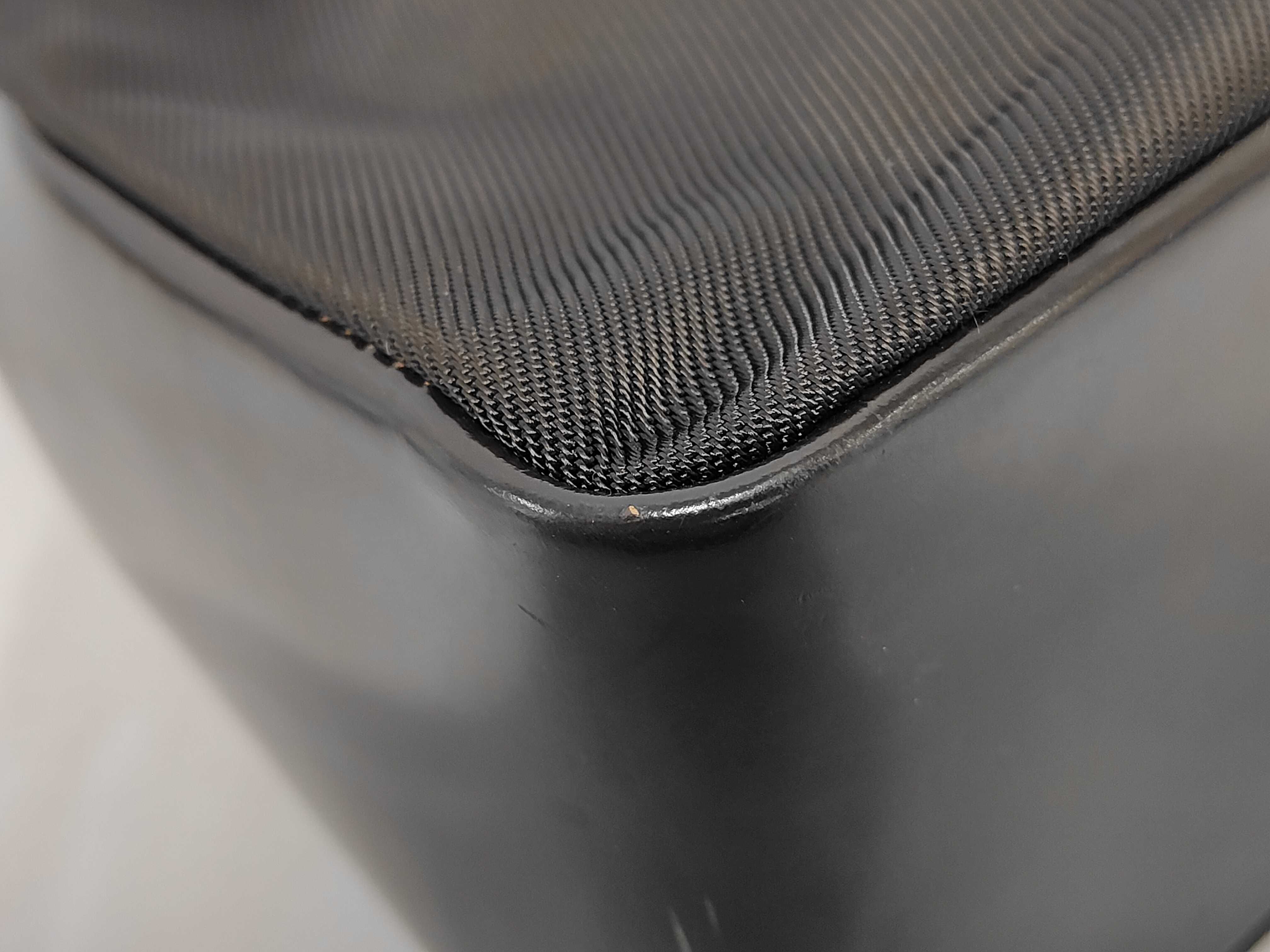 bag with brown bamboo handles. — view 4