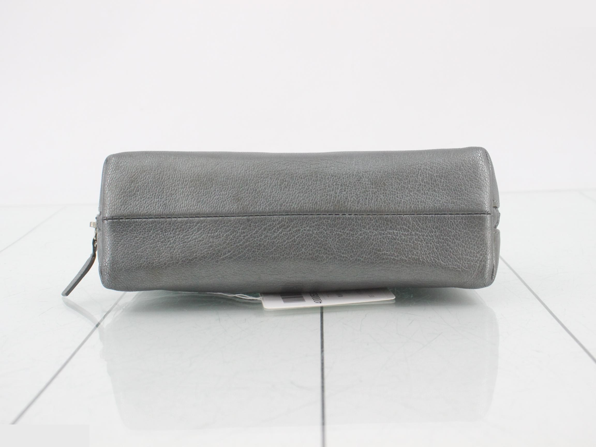 pouch — view 3