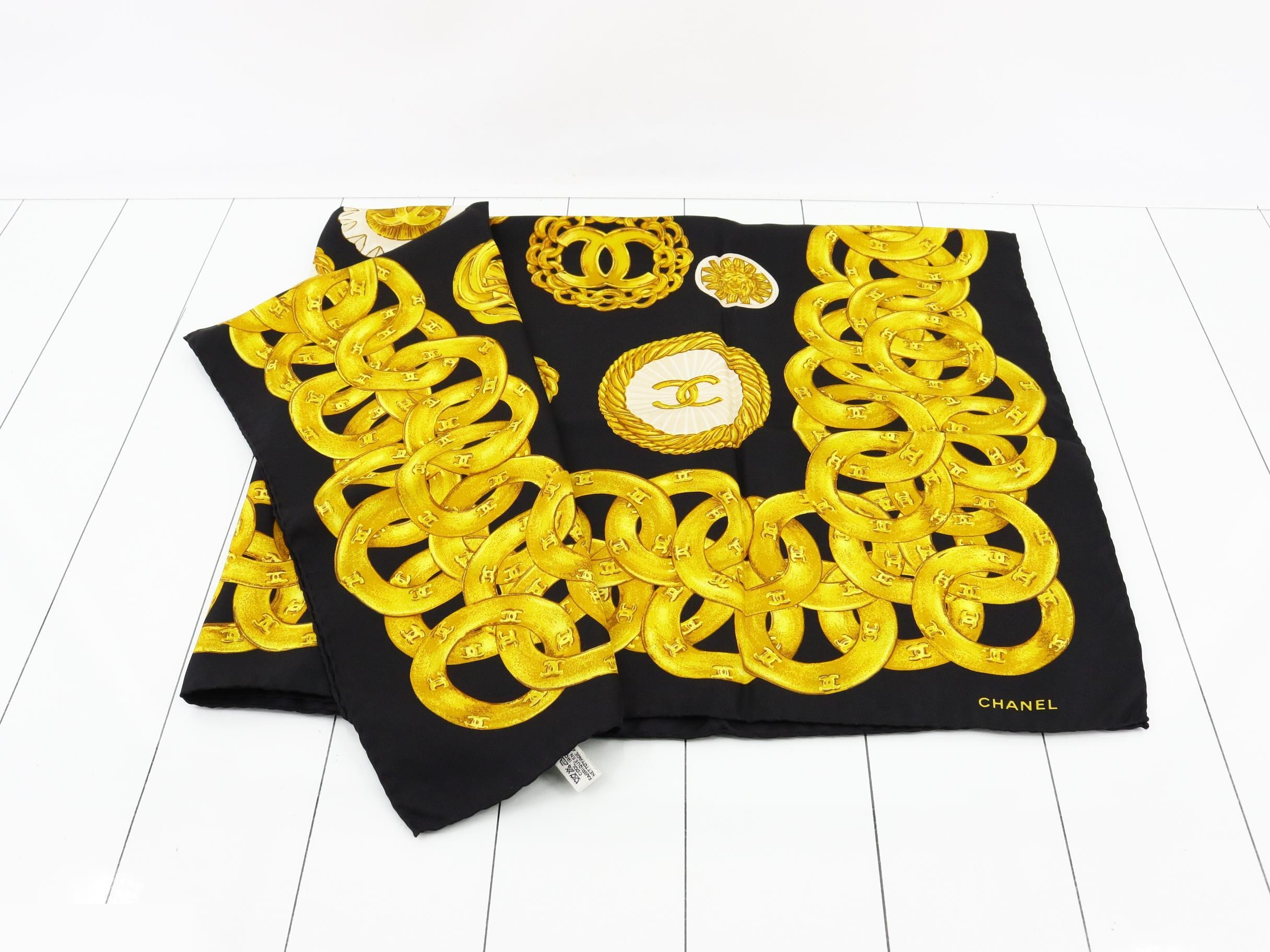 scarf — view 3