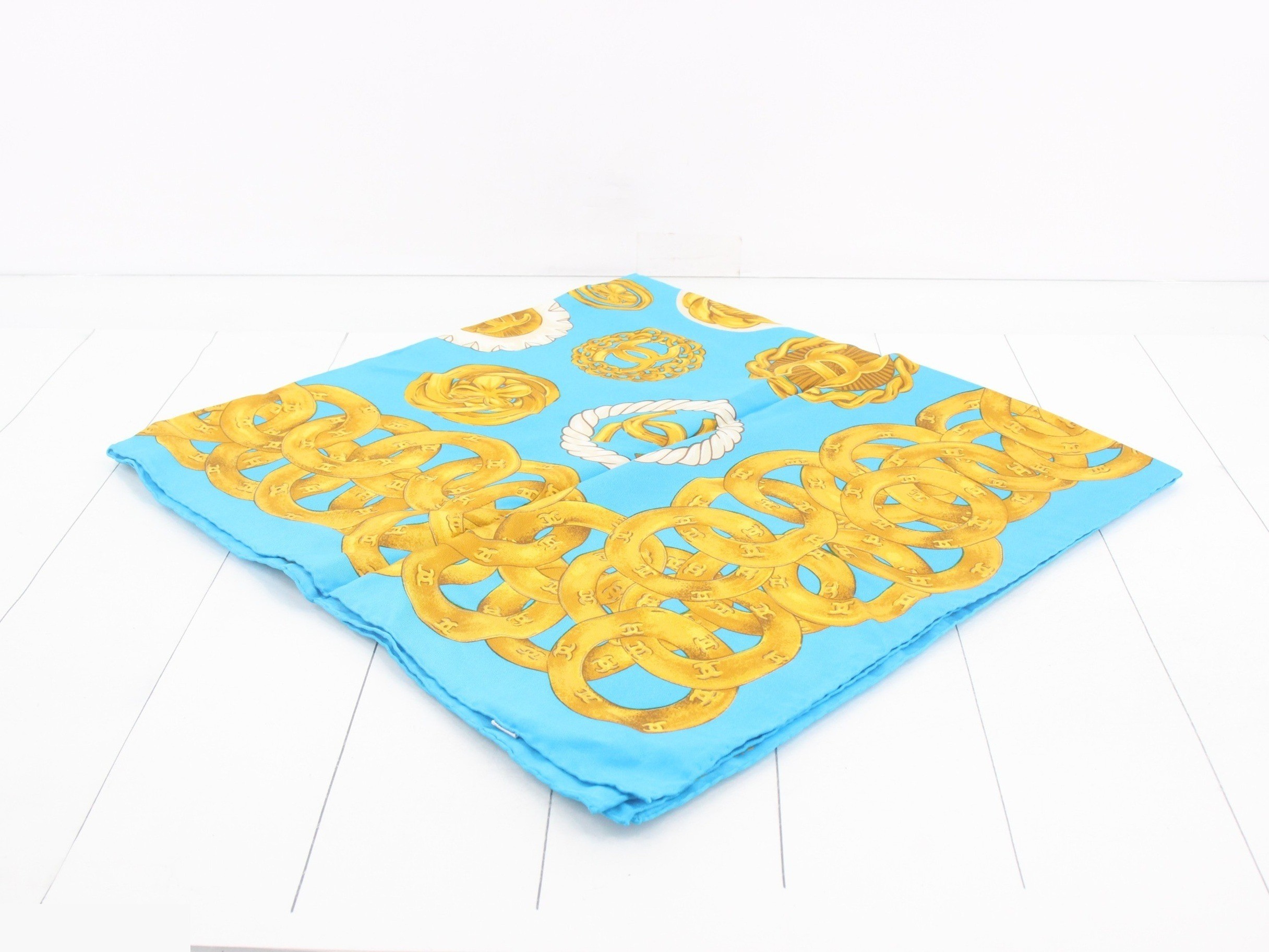 scarf — view 2