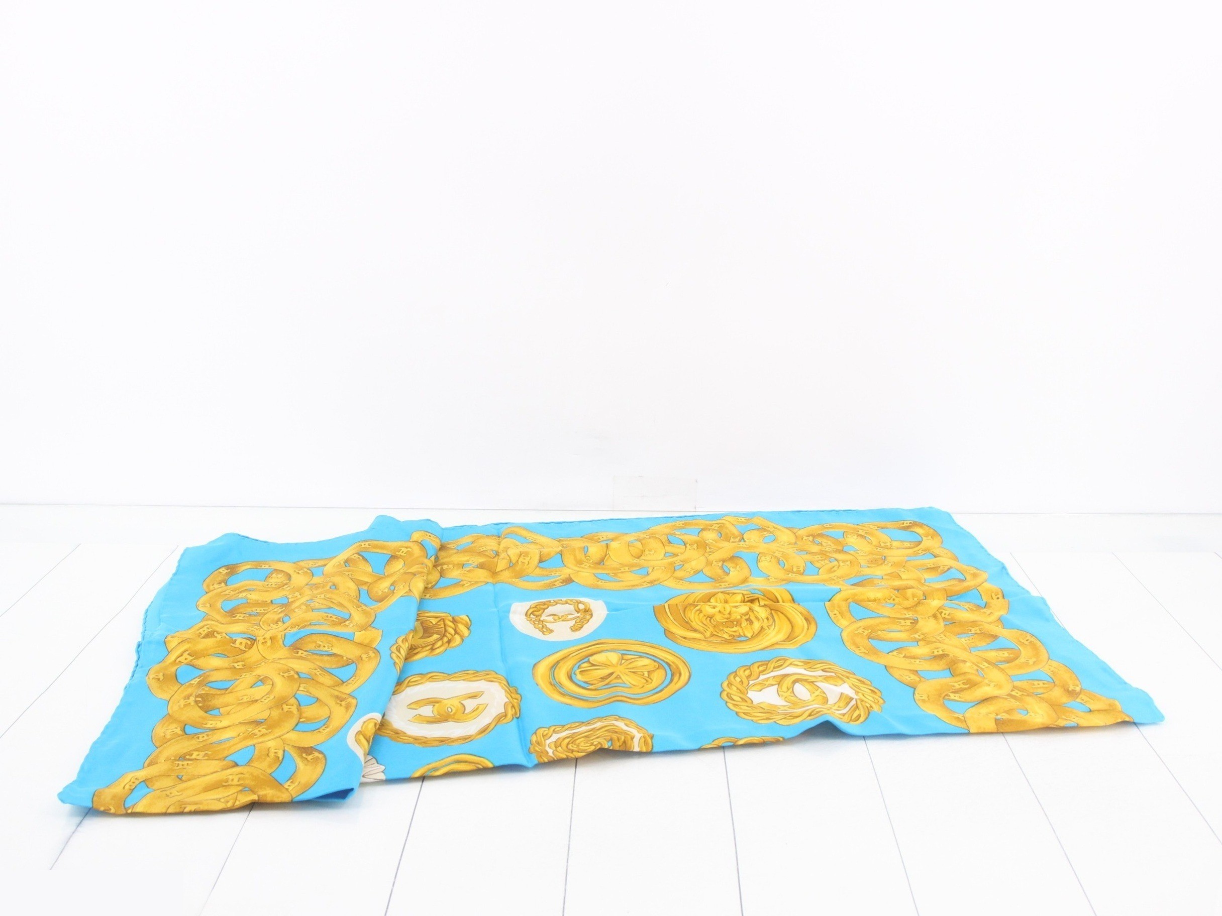 scarf — view 3