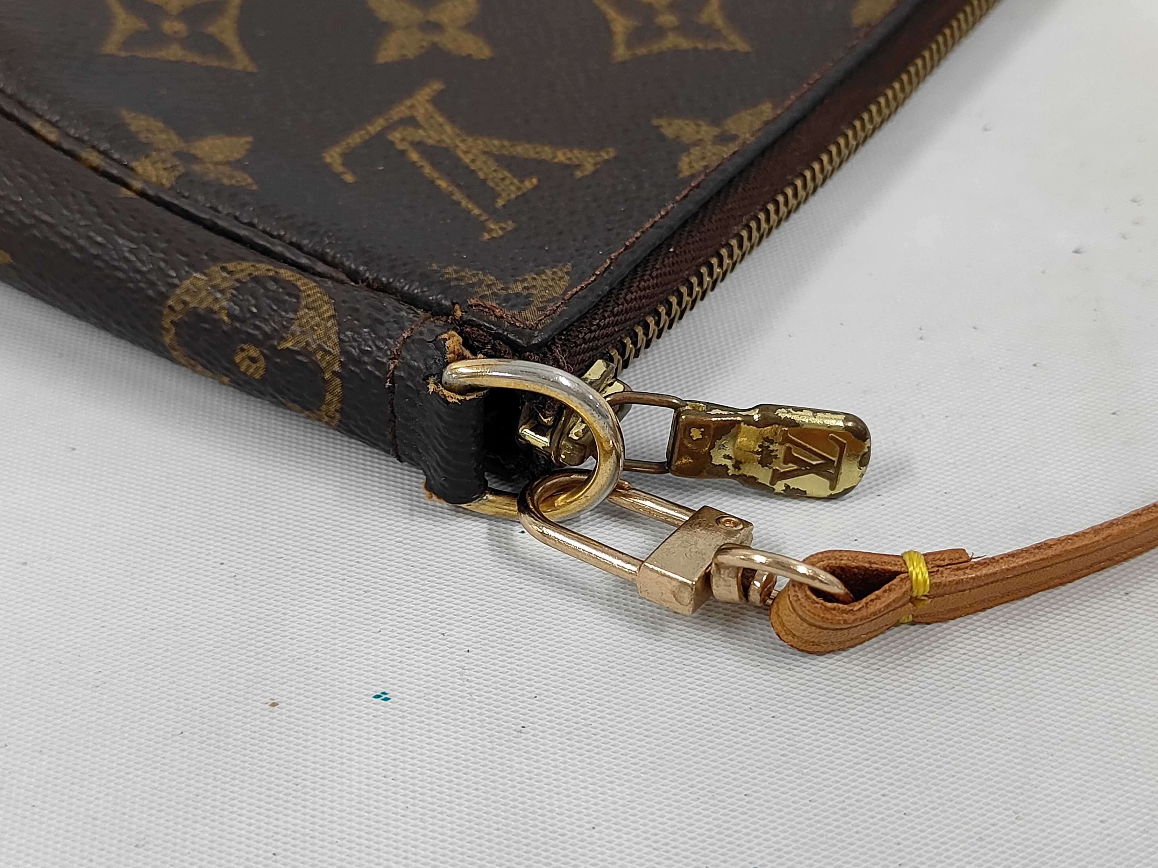 Monogram Accessoires AR1919 Handbag — view 7