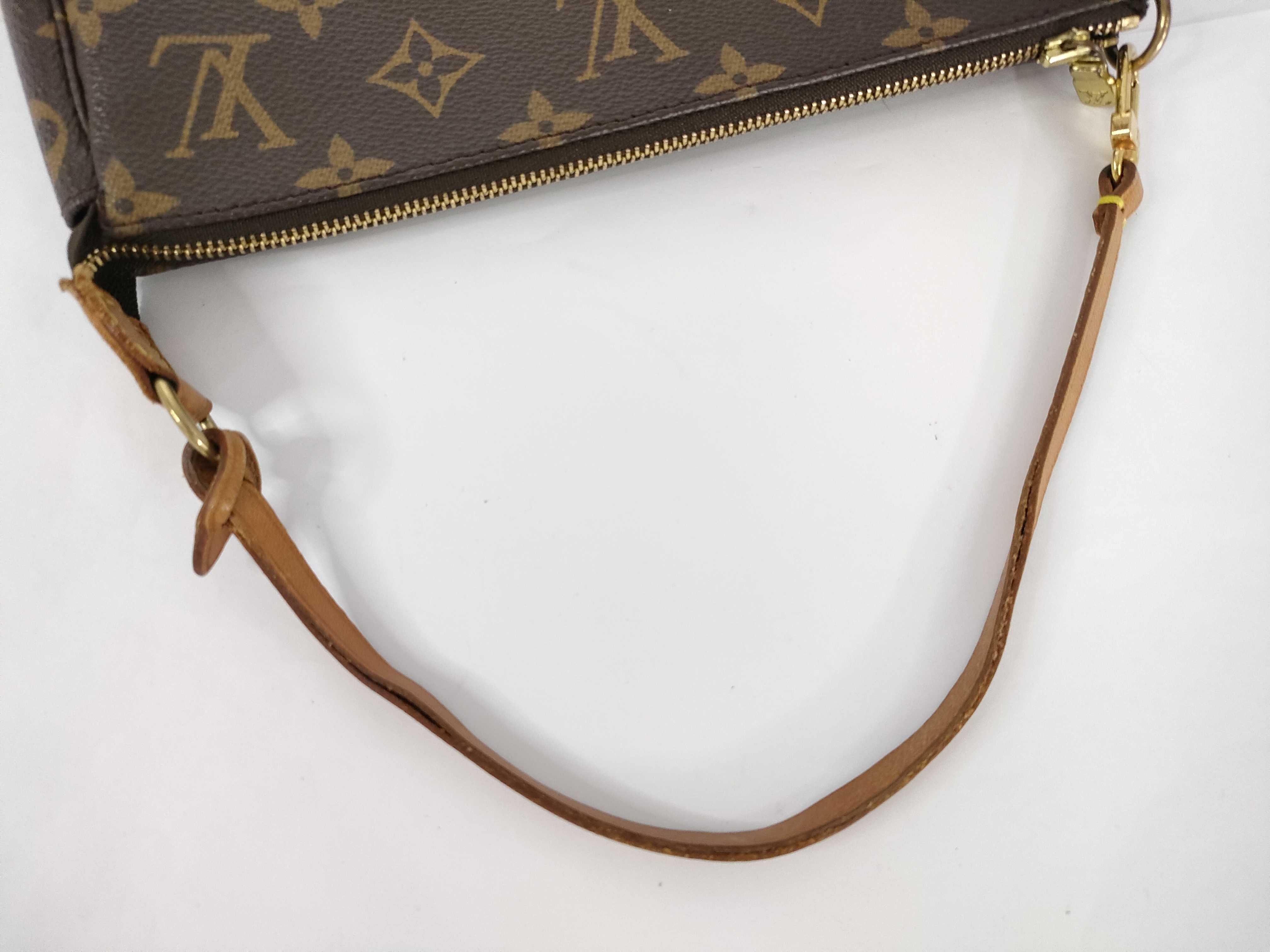 Monogram LV Pochette Accessoires M51980 Pouch — view 3