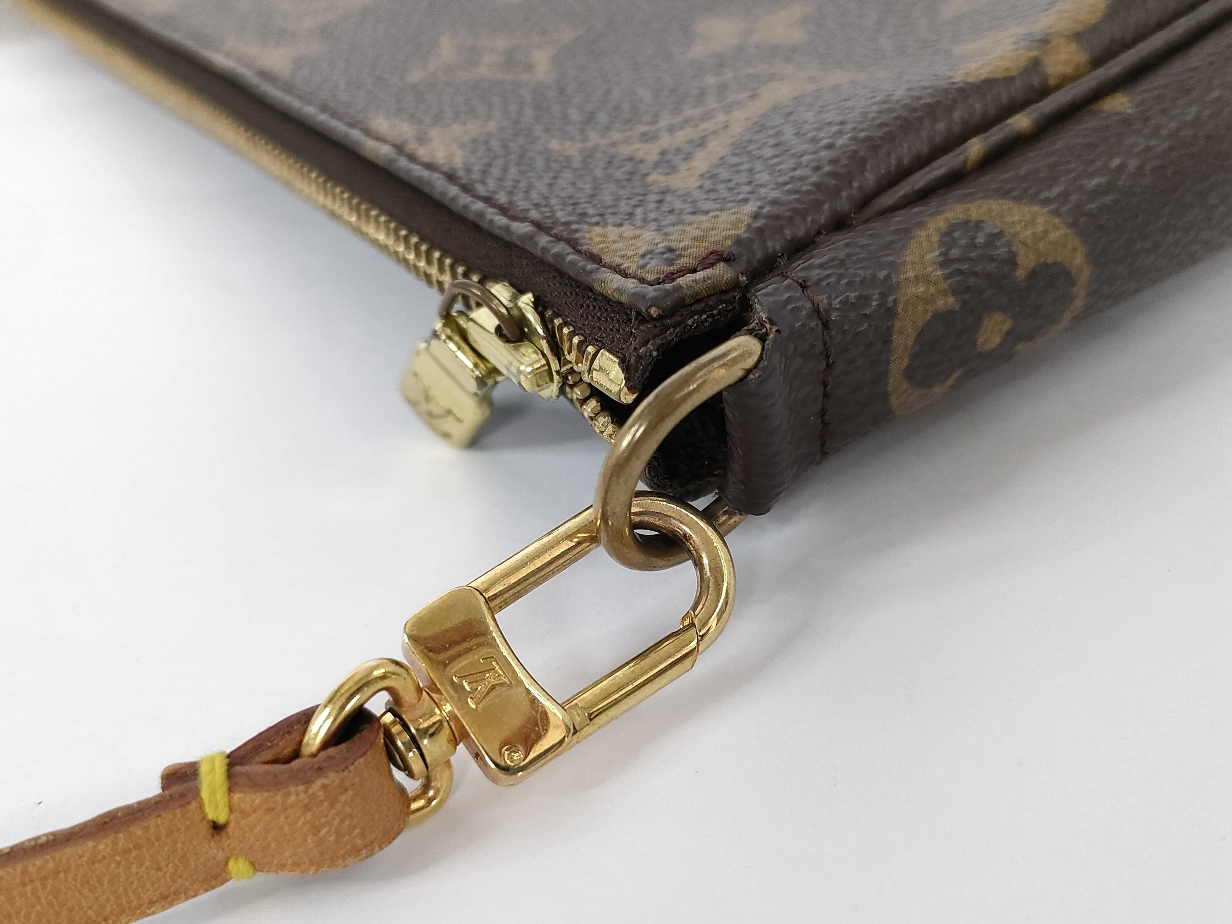 Monogram LV Pochette Accessoires M51980 Pouch — view 5