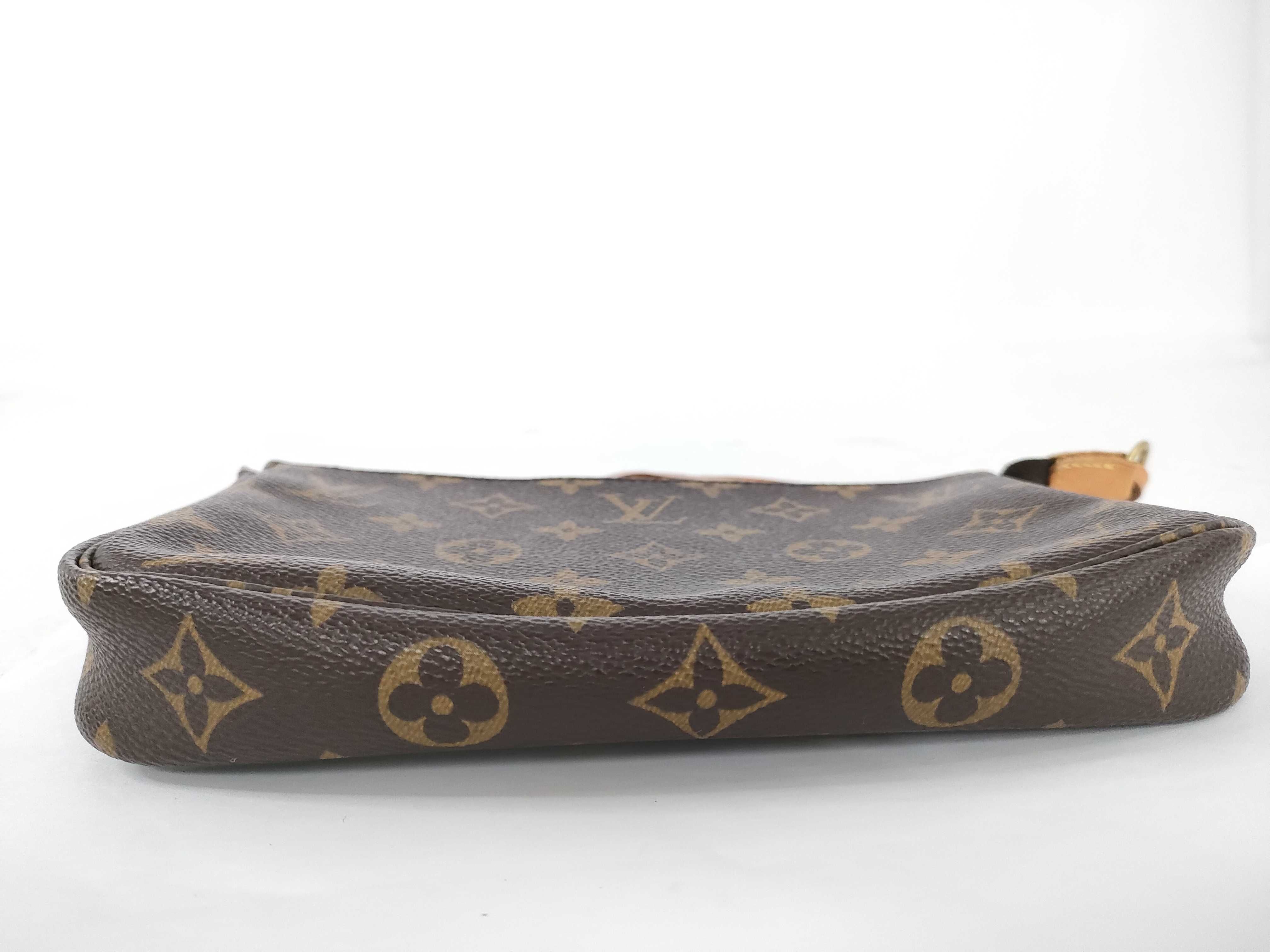 Monogram LV Pochette Accessoires M51980 Pouch — view 7