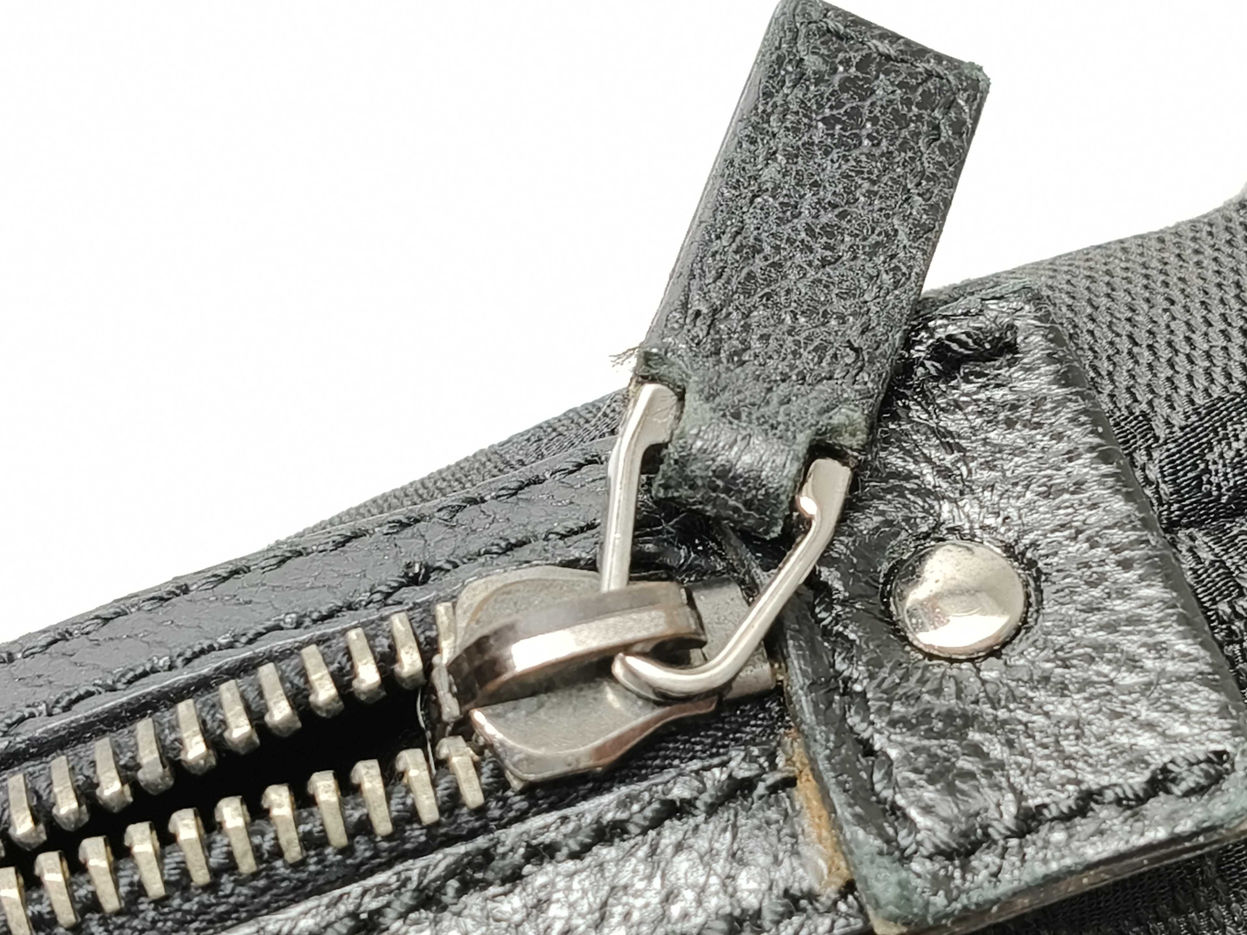 GG Canvas Gucci Handbag — view 14