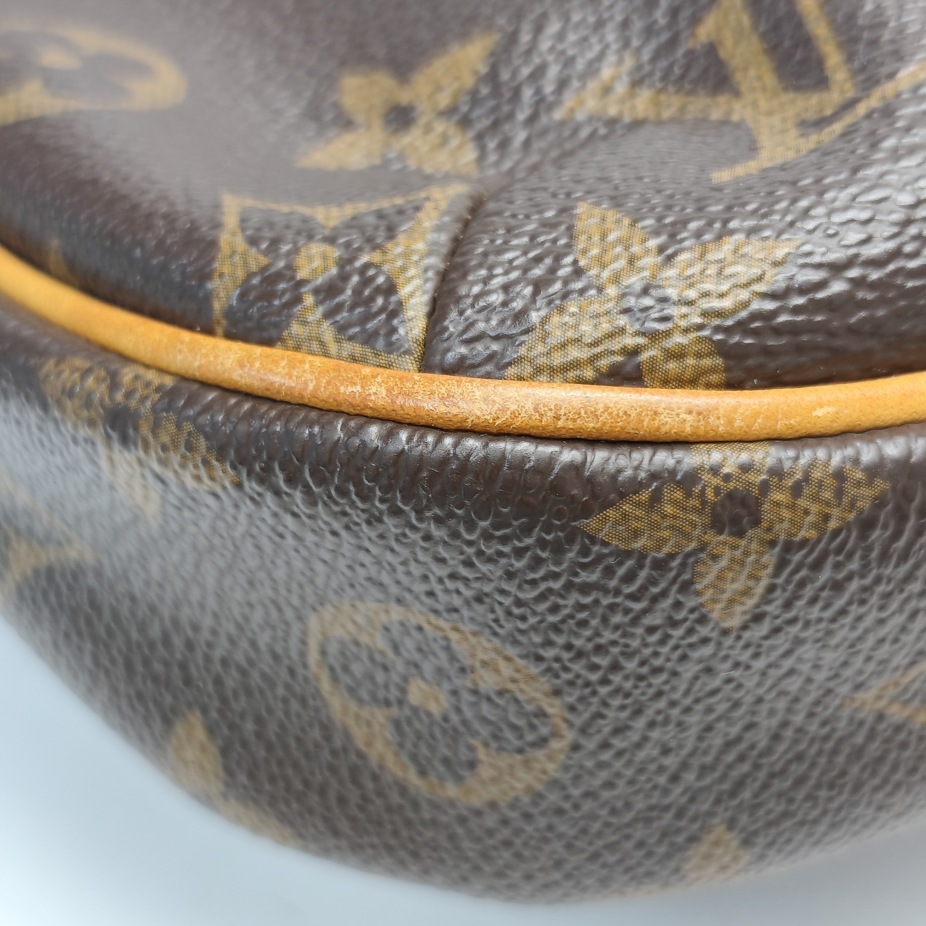 【*Shipped from: China*】LOUIS VUITTON Odeon PU Shoulder Bag — view 11