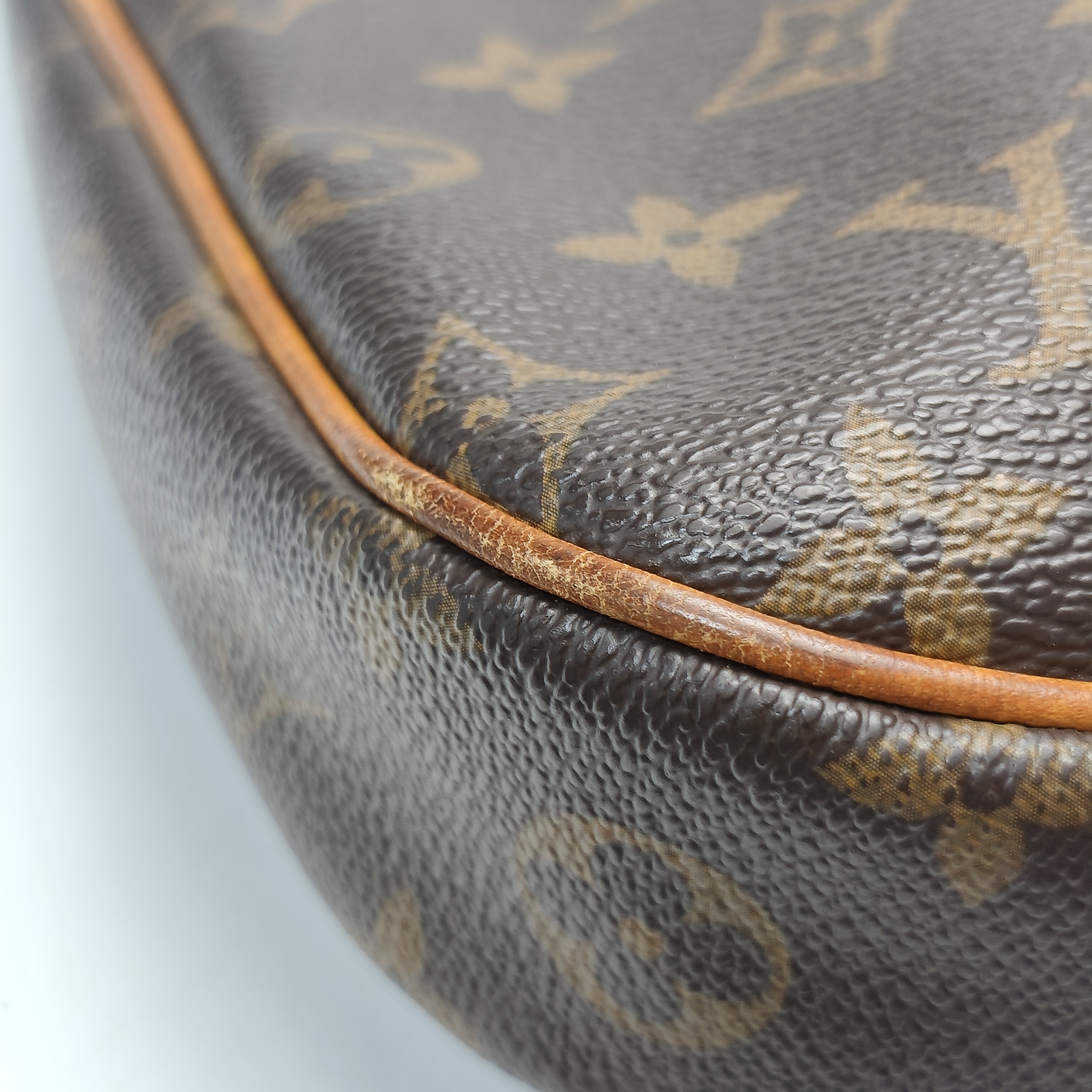 【*Shipped from: China*】LOUIS VUITTON Odeon PU Shoulder Bag — view 14