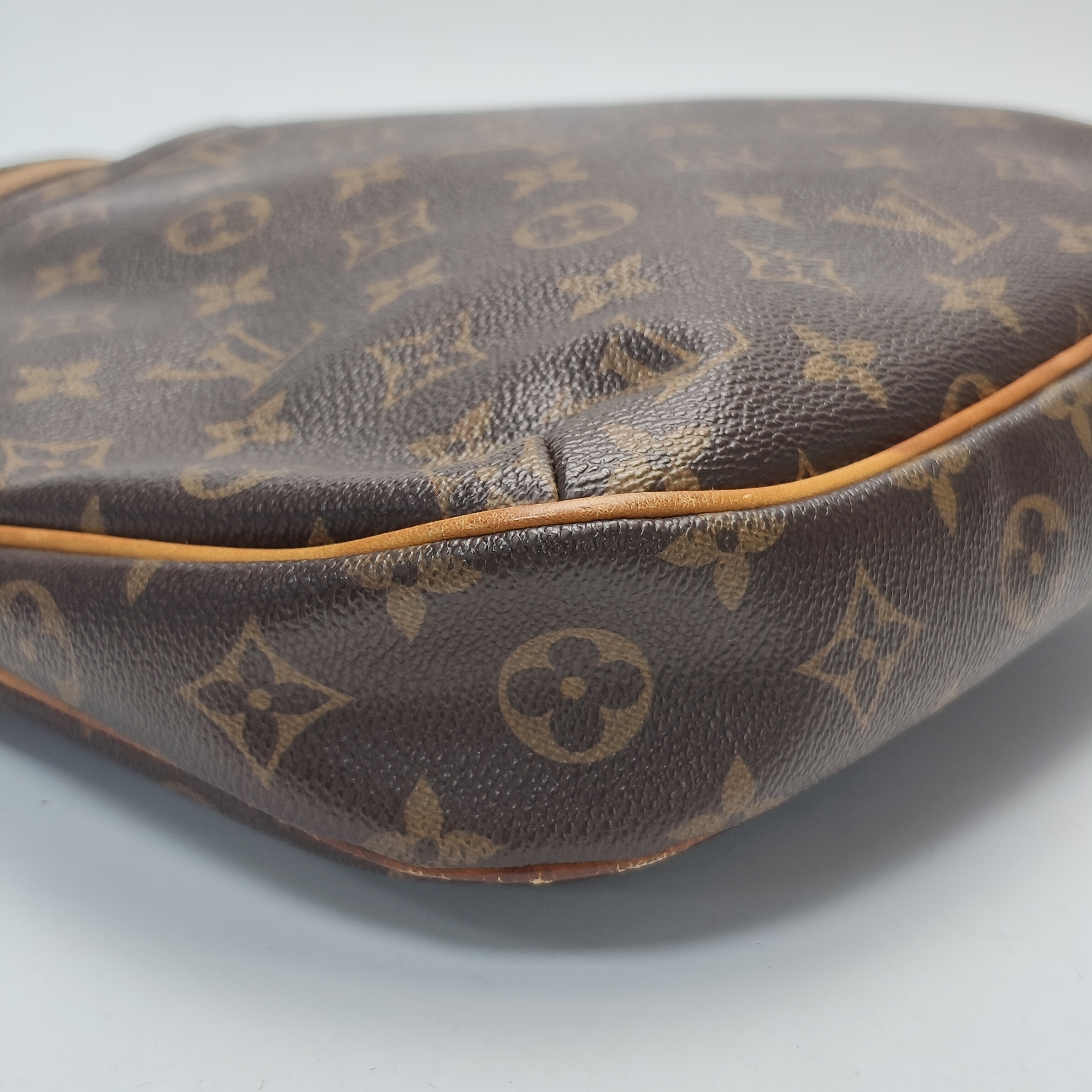 【*Shipped from: China*】LOUIS VUITTON Odeon PU Shoulder Bag — view 3