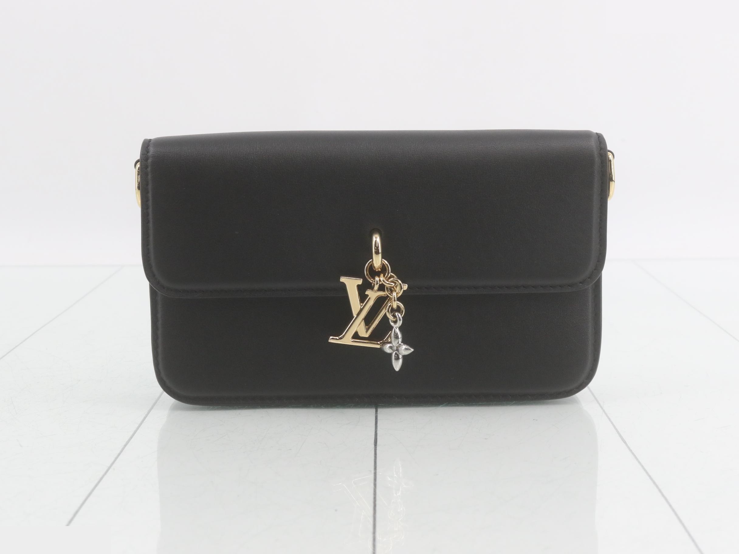 LV Bloom Wallet on Chain, Unused, Retail Price ¥305,800