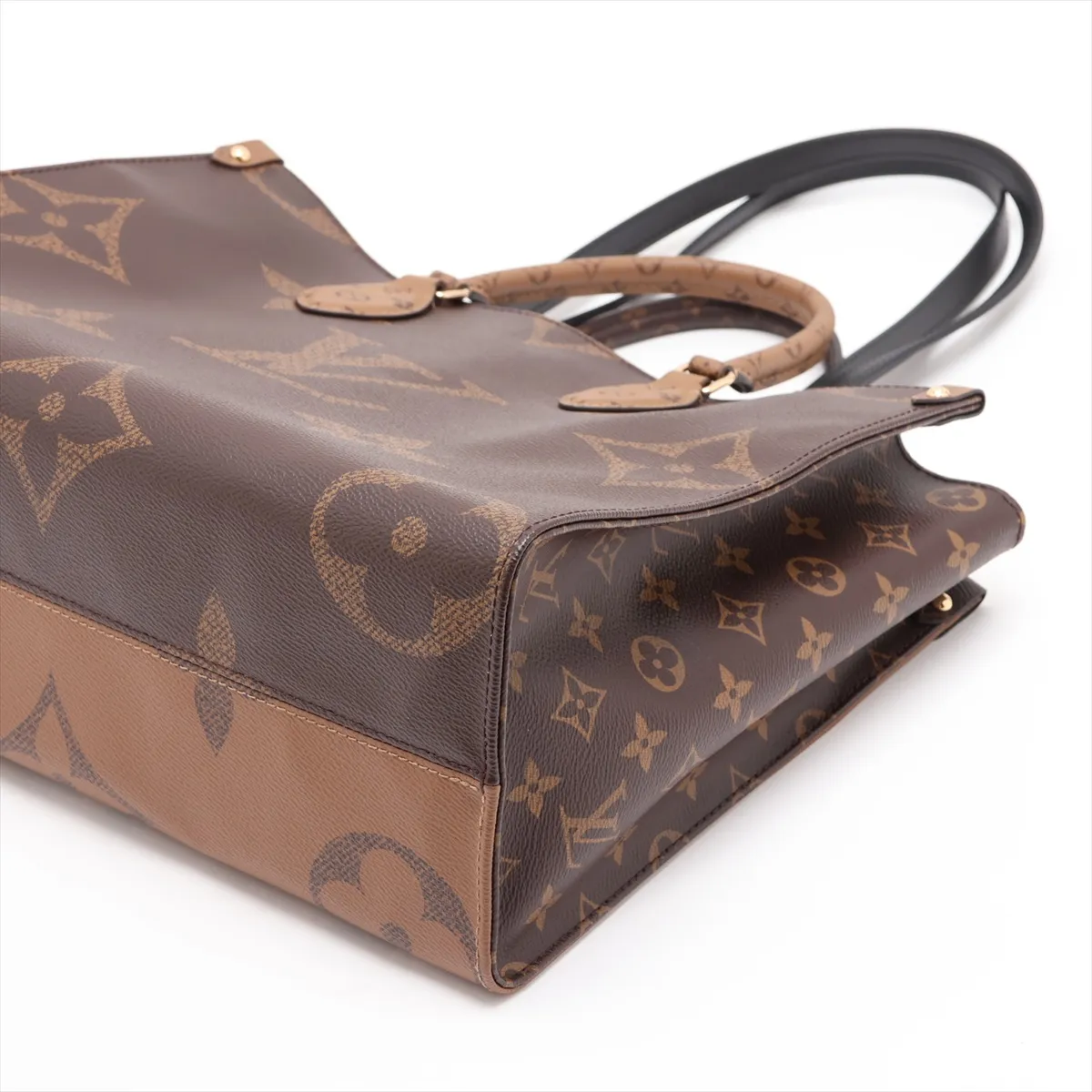 Giant Monogram Reverse OnTheGo MM M45321 Brown (RFID detected) — view 3