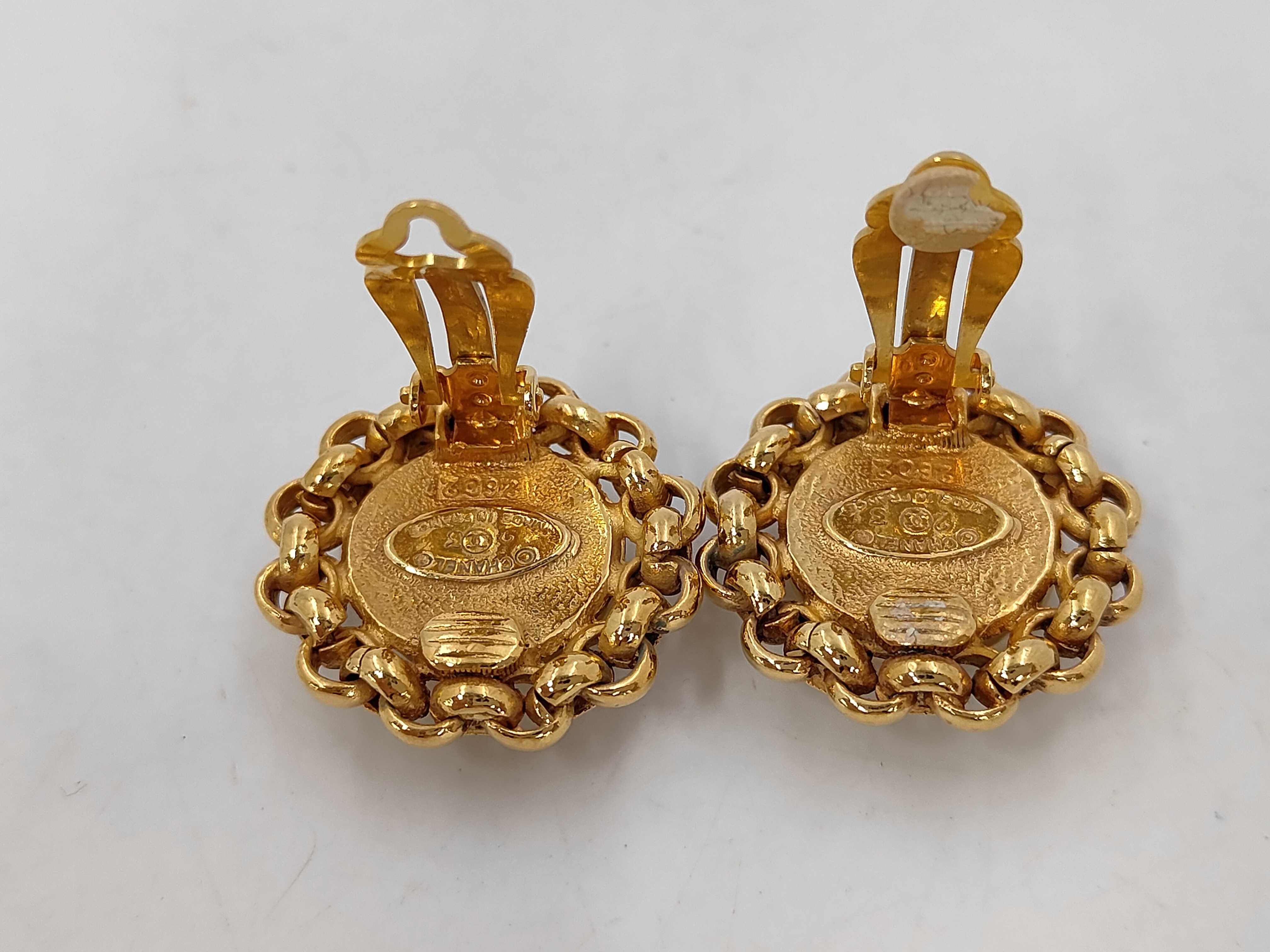 Pearl White x Gold (YG) Earrings — view 3
