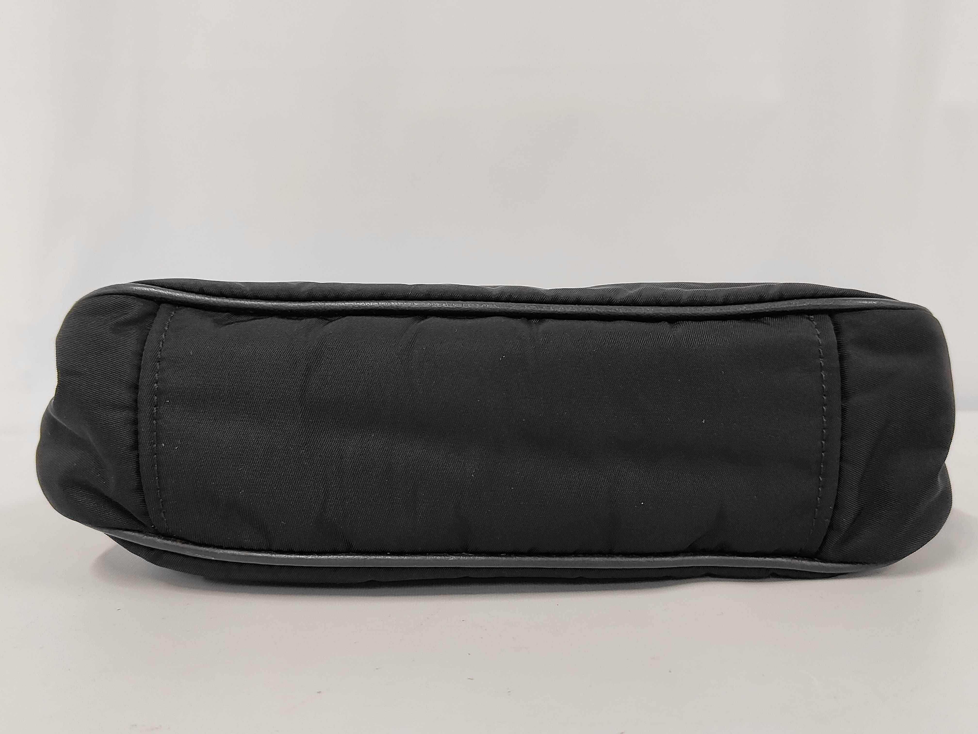 Triangle Logo One-Shoulder Bag (Shoulder Bag) — view 7