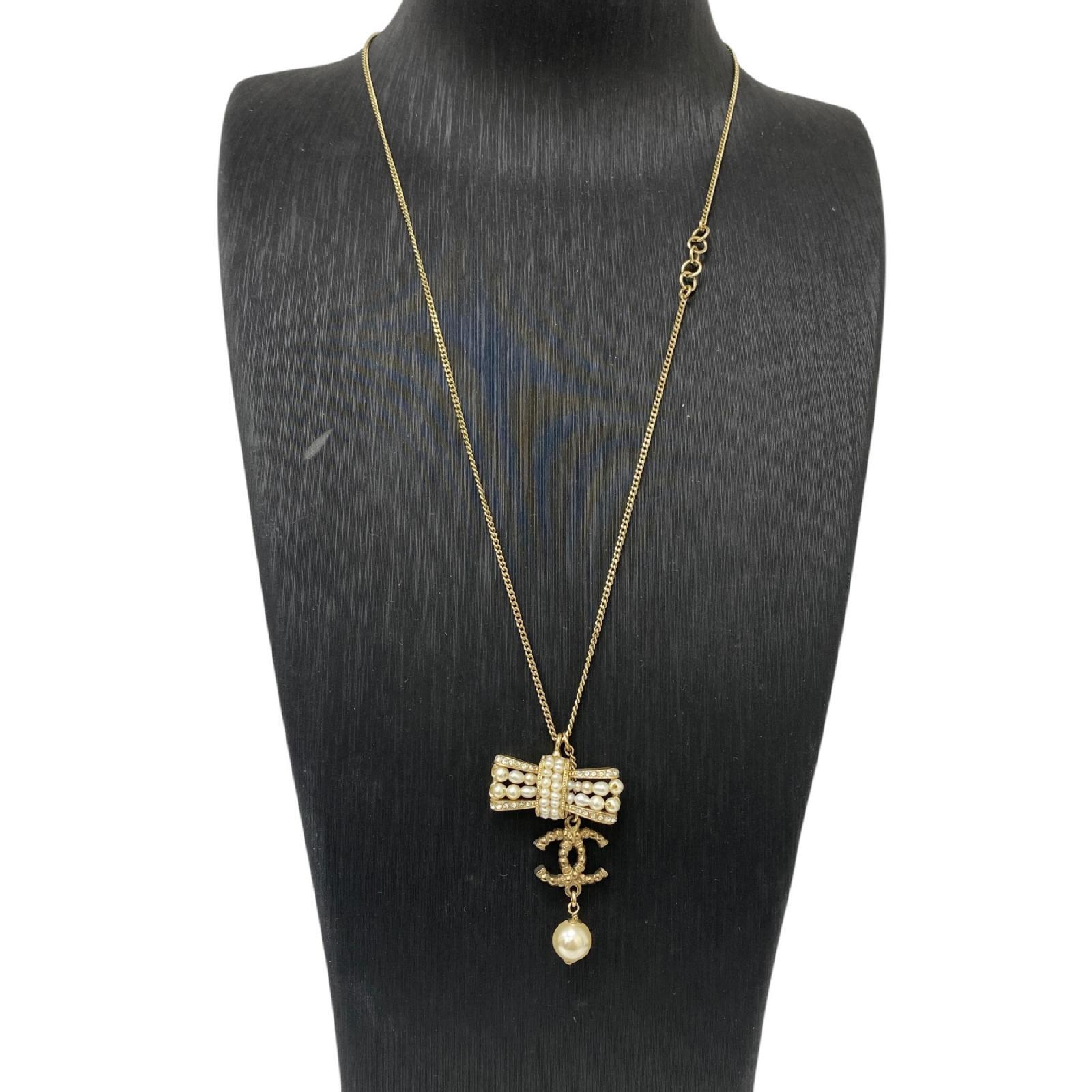 【*Shipped from: Hong Kong*】CHANEL Gold-colored Metal/Faux Pearl Coco Mark Ribbon Necklace 16B Necklace — view 3