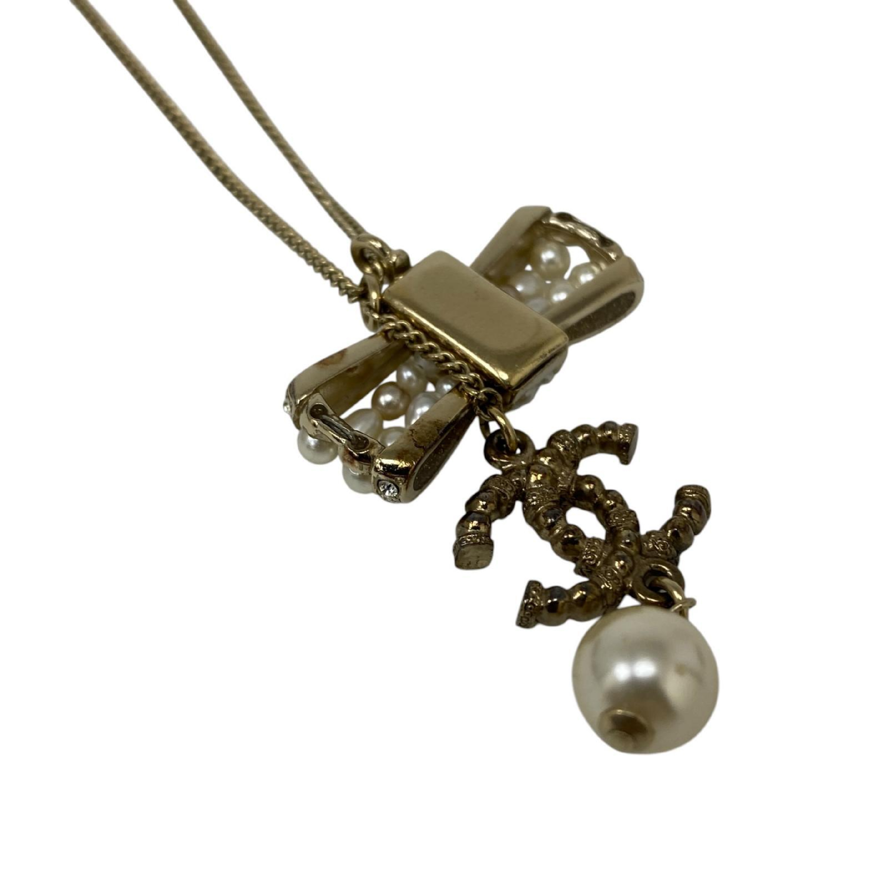【*Shipped from: Hong Kong*】CHANEL Gold-colored Metal/Faux Pearl Coco Mark Ribbon Necklace 16B Necklace — view 6