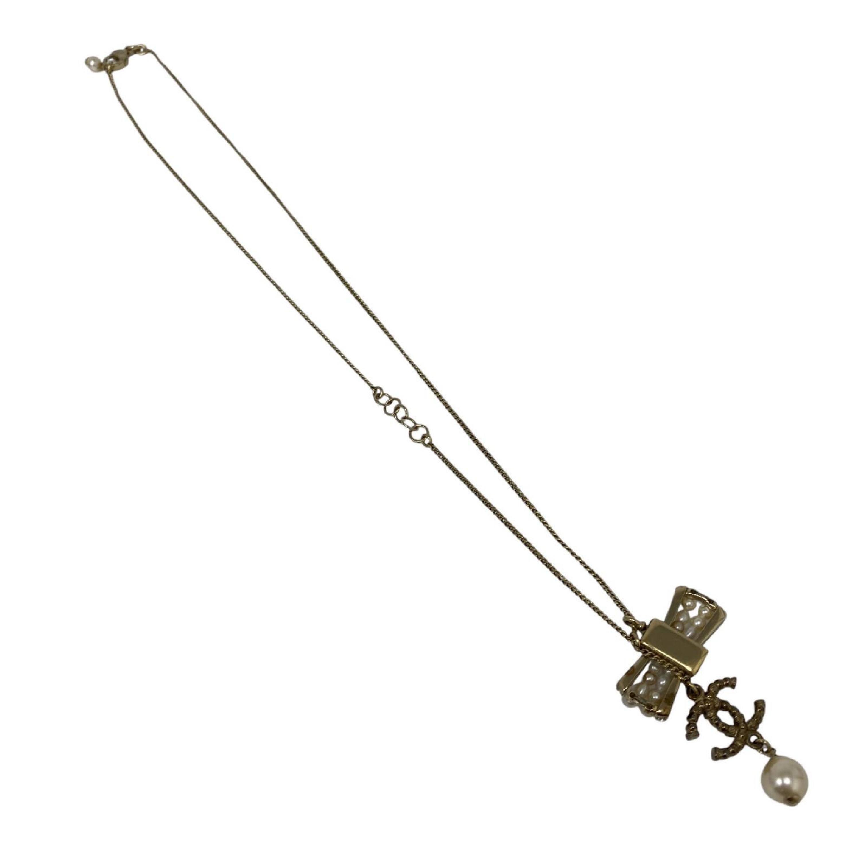【*Shipped from: Hong Kong*】CHANEL Gold-colored Metal/Faux Pearl Coco Mark Ribbon Necklace 16B Necklace — view 8