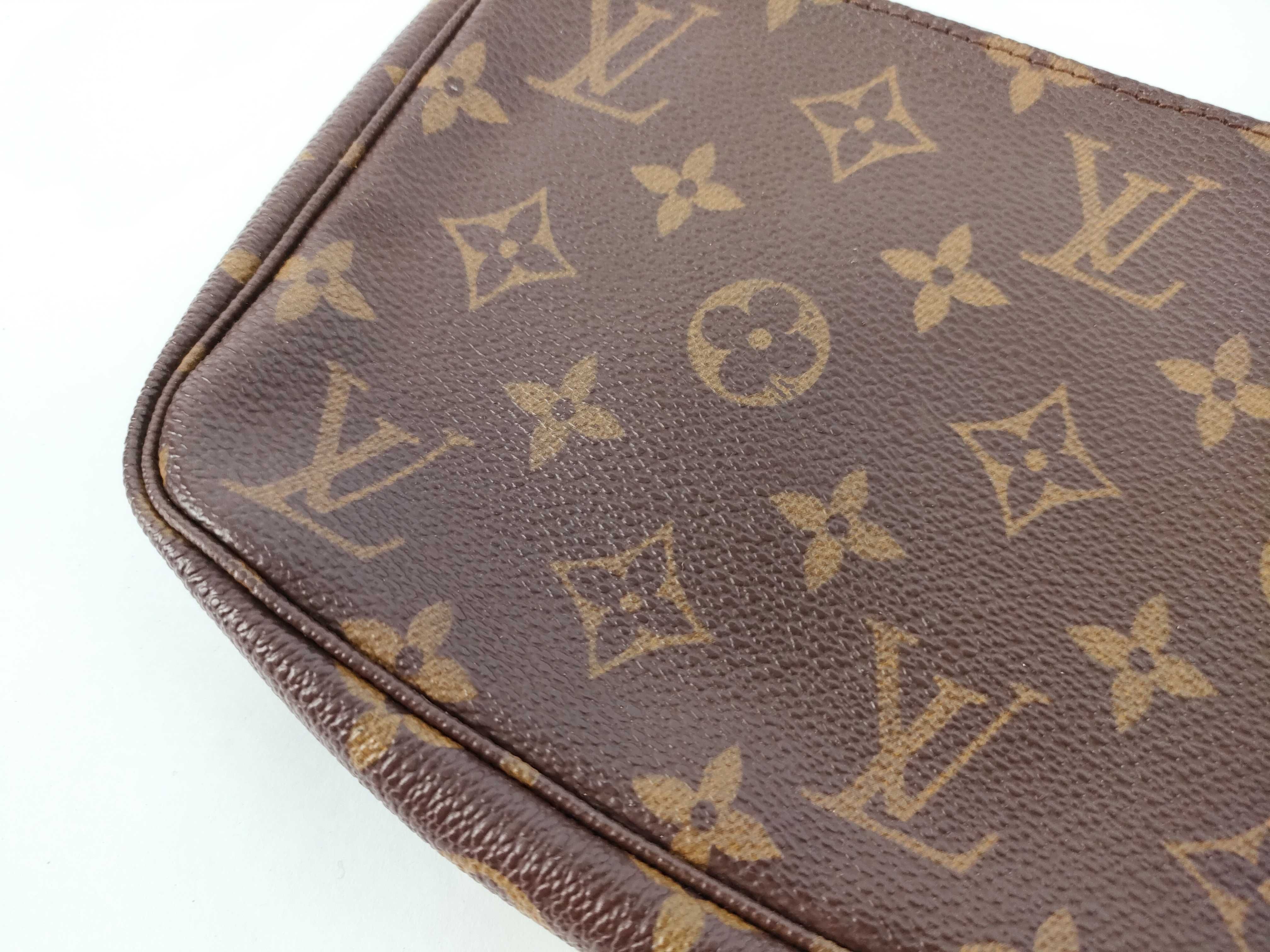 Monogram Louis Vuitton Monogram Pochette Accessoires Handbag Pouch — view 10