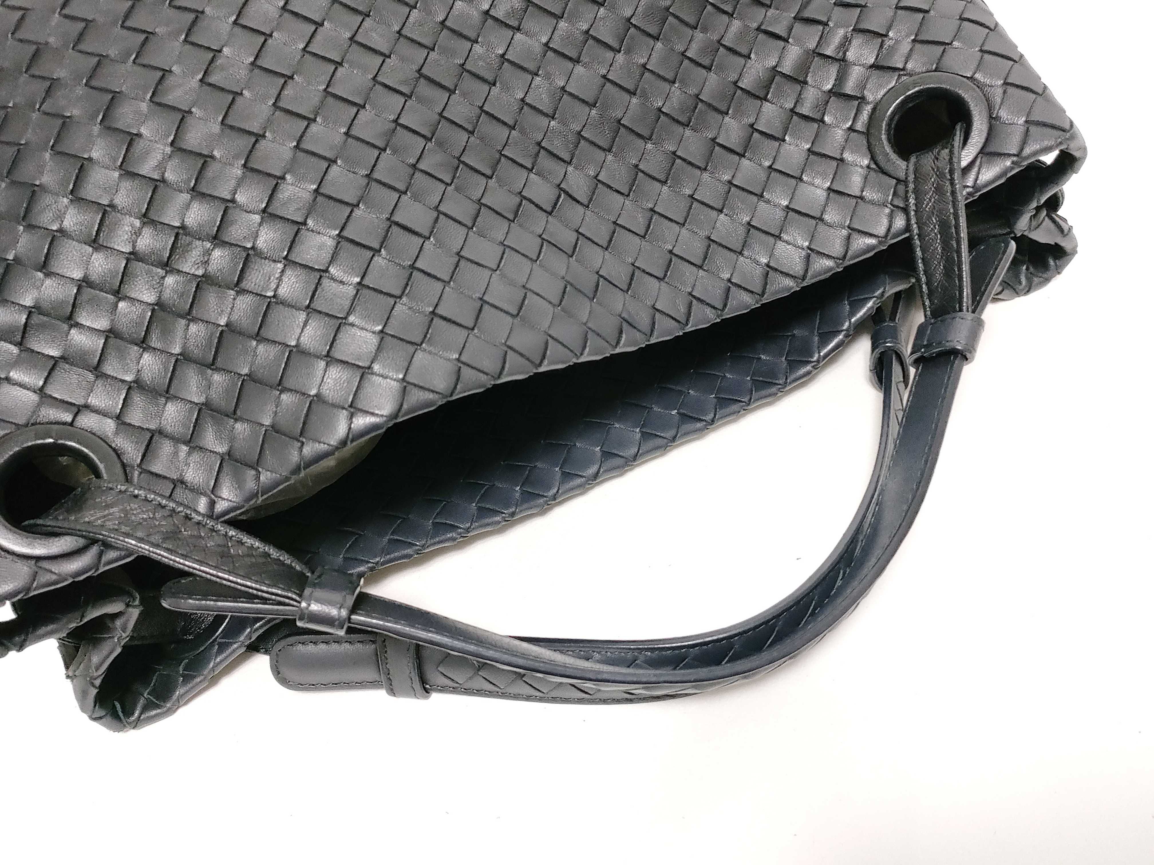 Intrecciato Garda Leather Handbag, Black — view 3