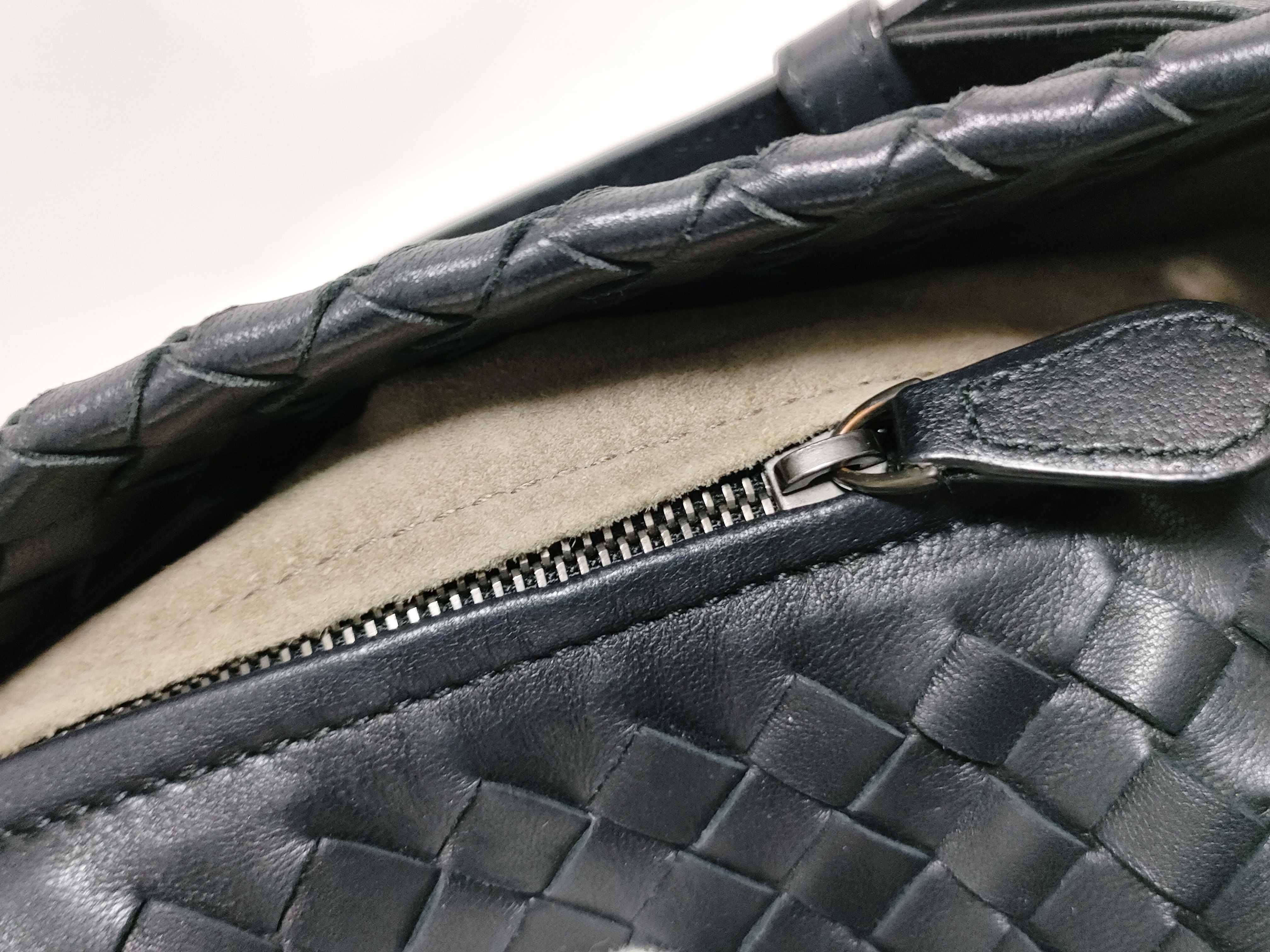 Intrecciato Garda Leather Handbag, Black — view 9
