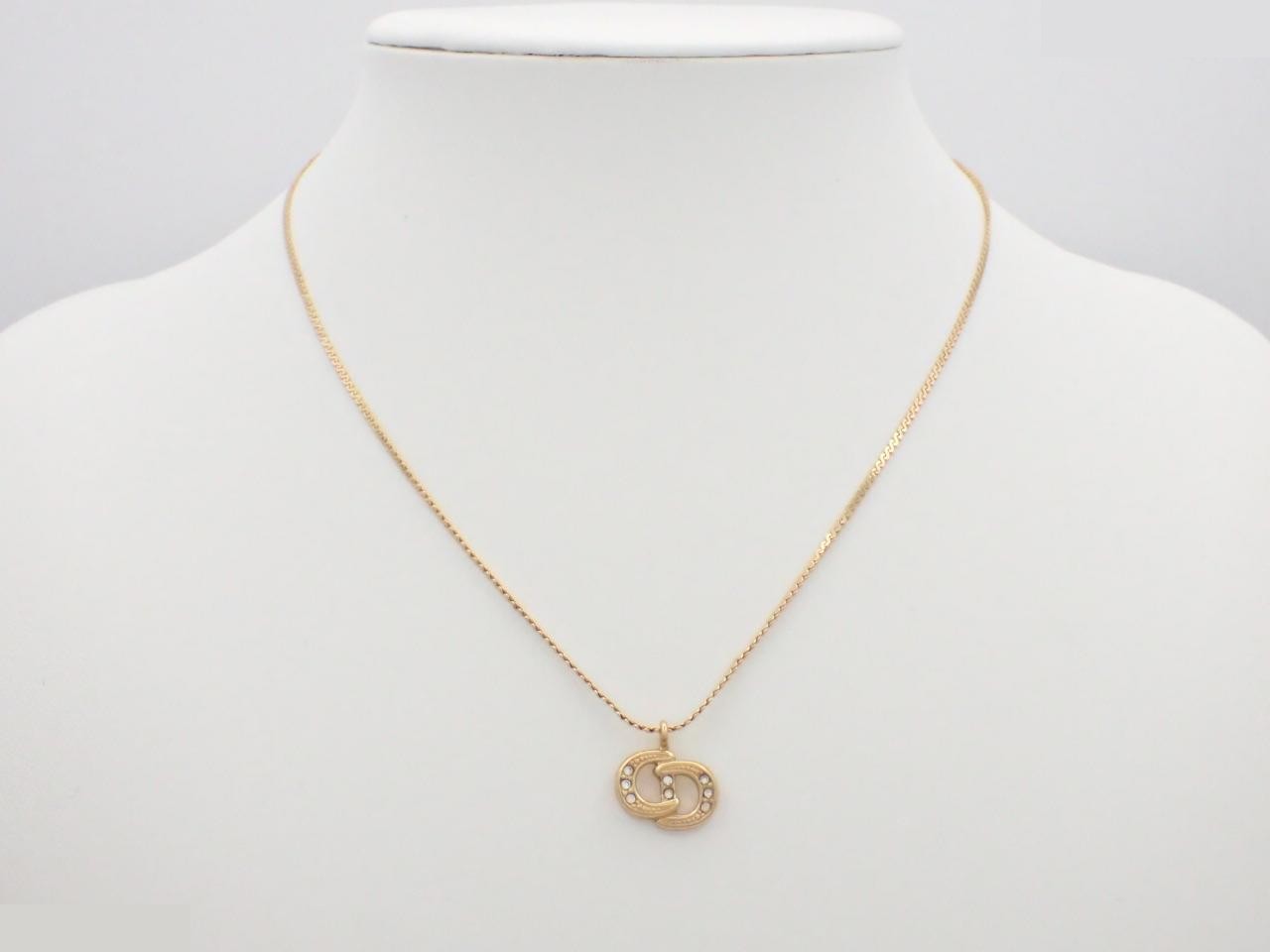 Gold necklace — view 3
