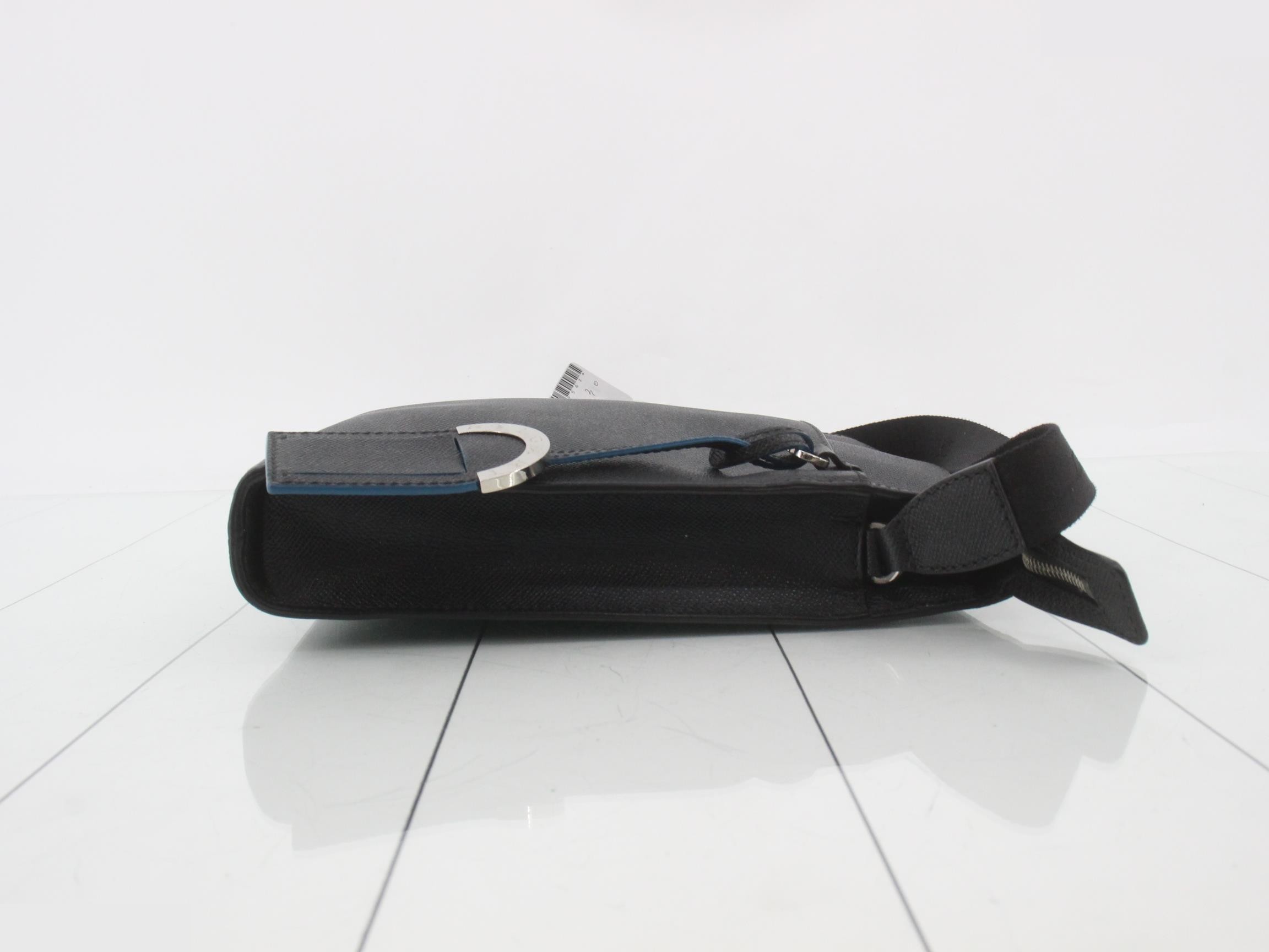 (Bag) - Shoulder Bag - Black — view 3