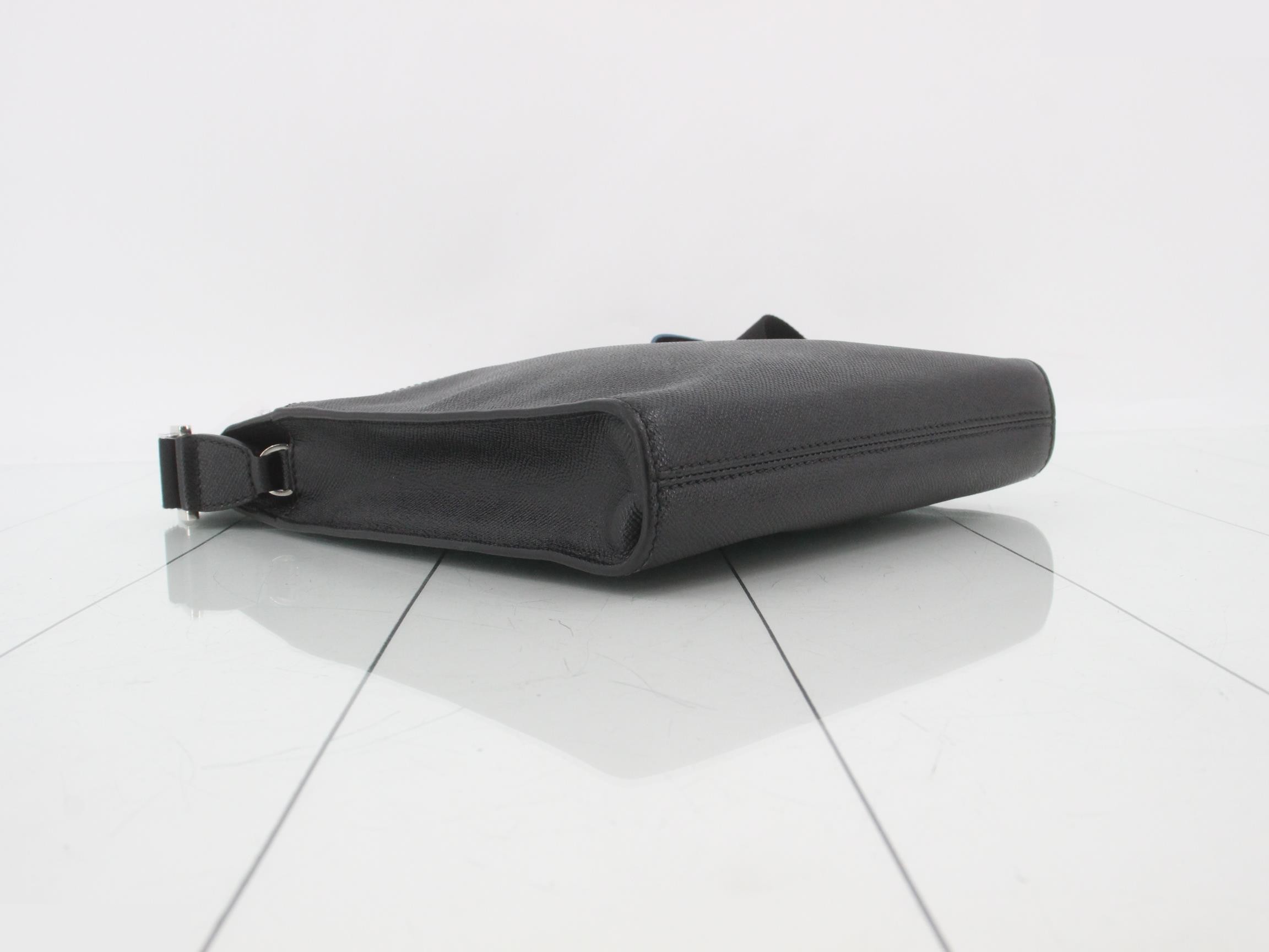(Bag) - Shoulder Bag - Black — view 5