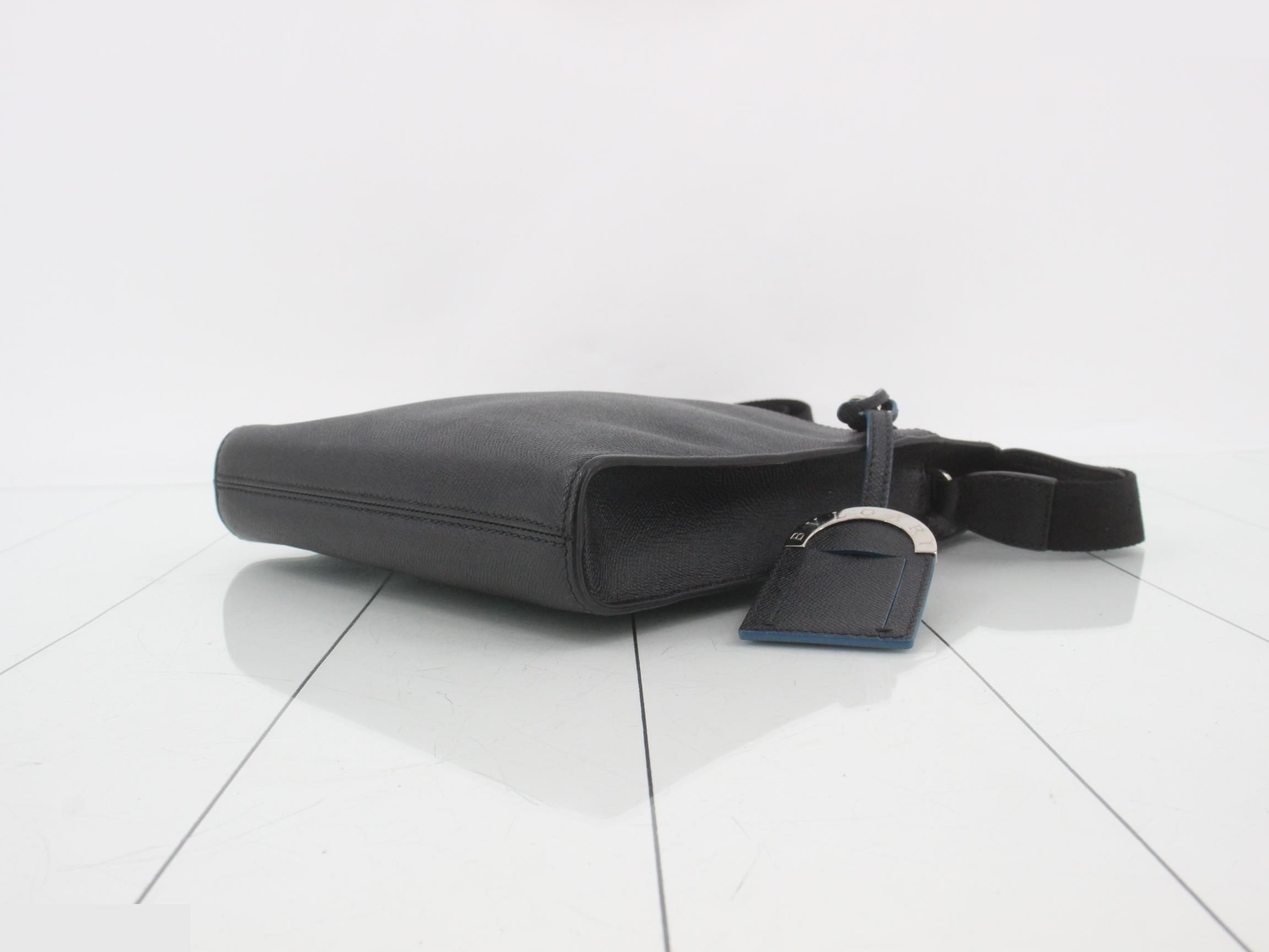 (Bag) - Shoulder Bag - Black — view 6