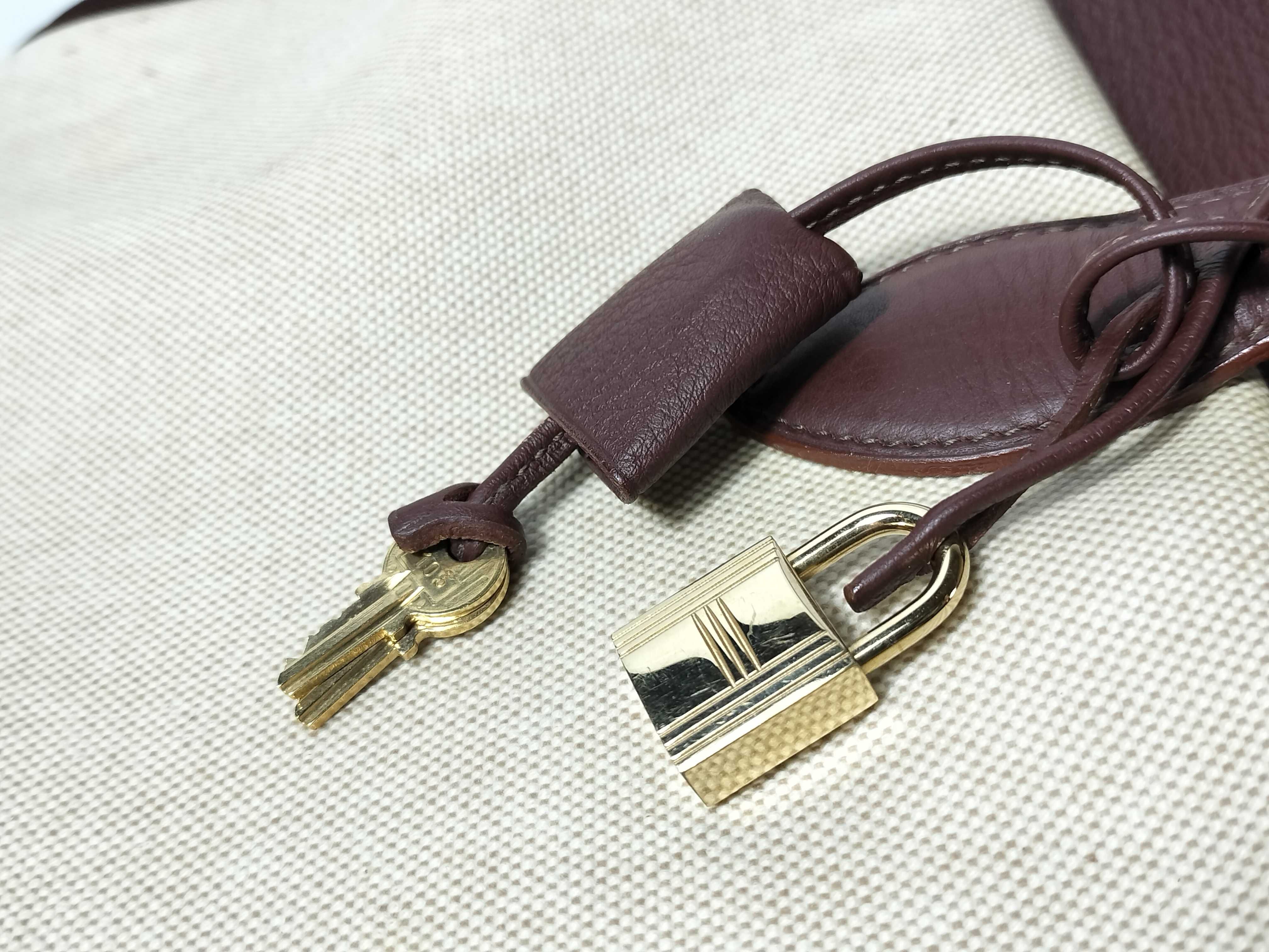 Victoria Semi-Shoulder Bag with Padlock and 2 Keys (Handbag) — view 15