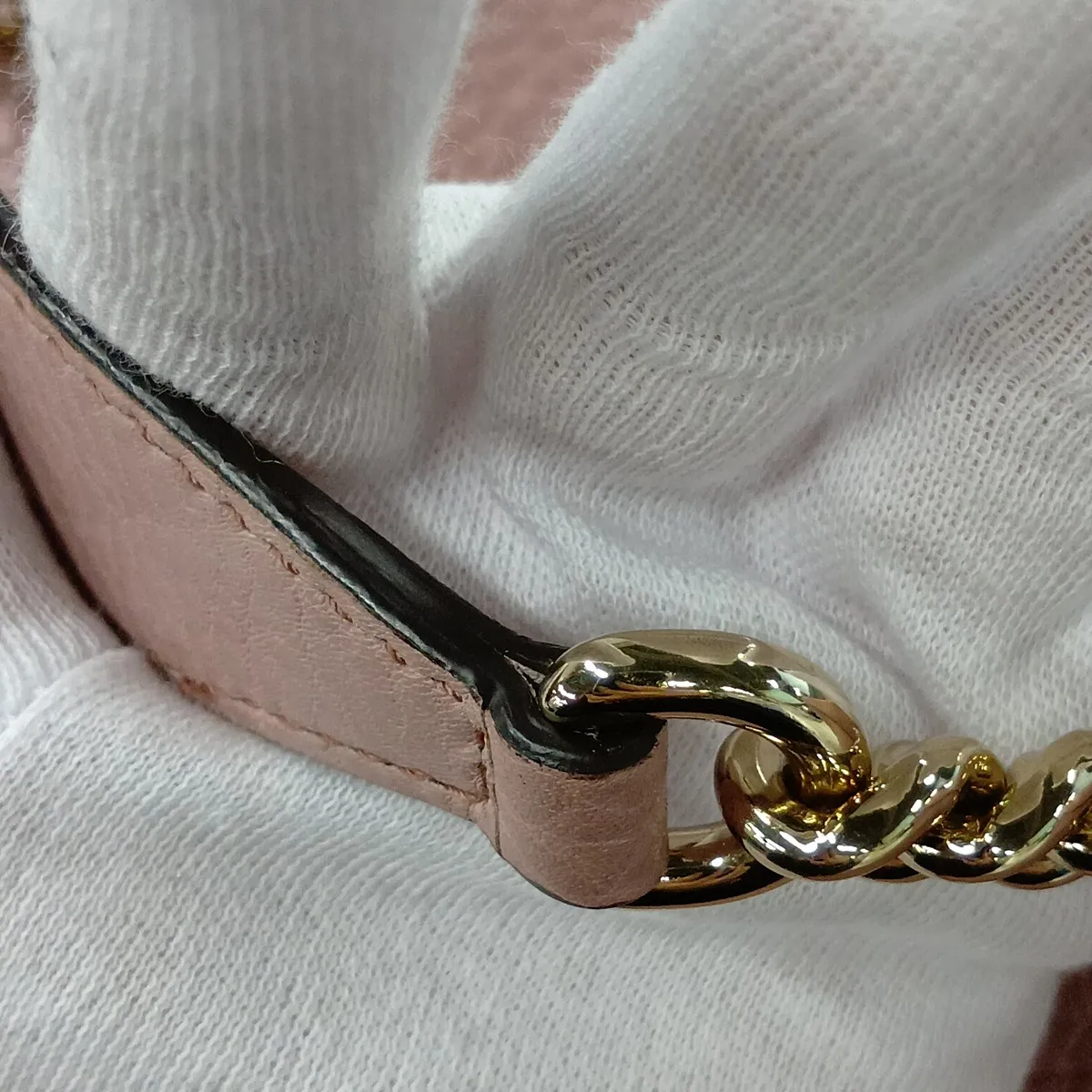 Soho 308982 Leather Chain Shoulder Bag Pink — view 14