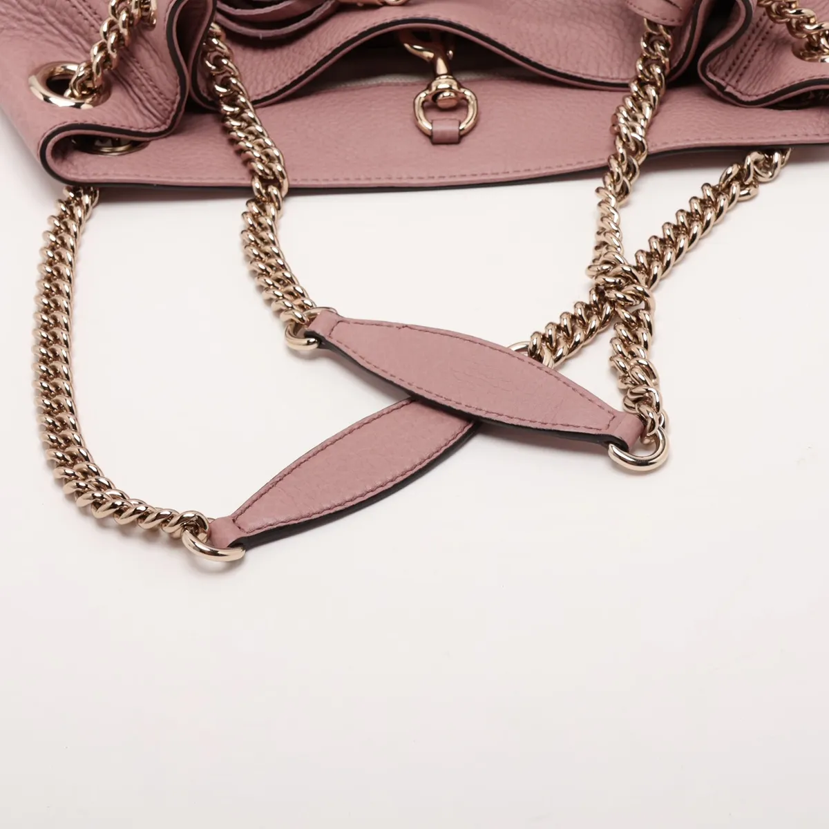 Soho 308982 Leather Chain Shoulder Bag Pink — view 5