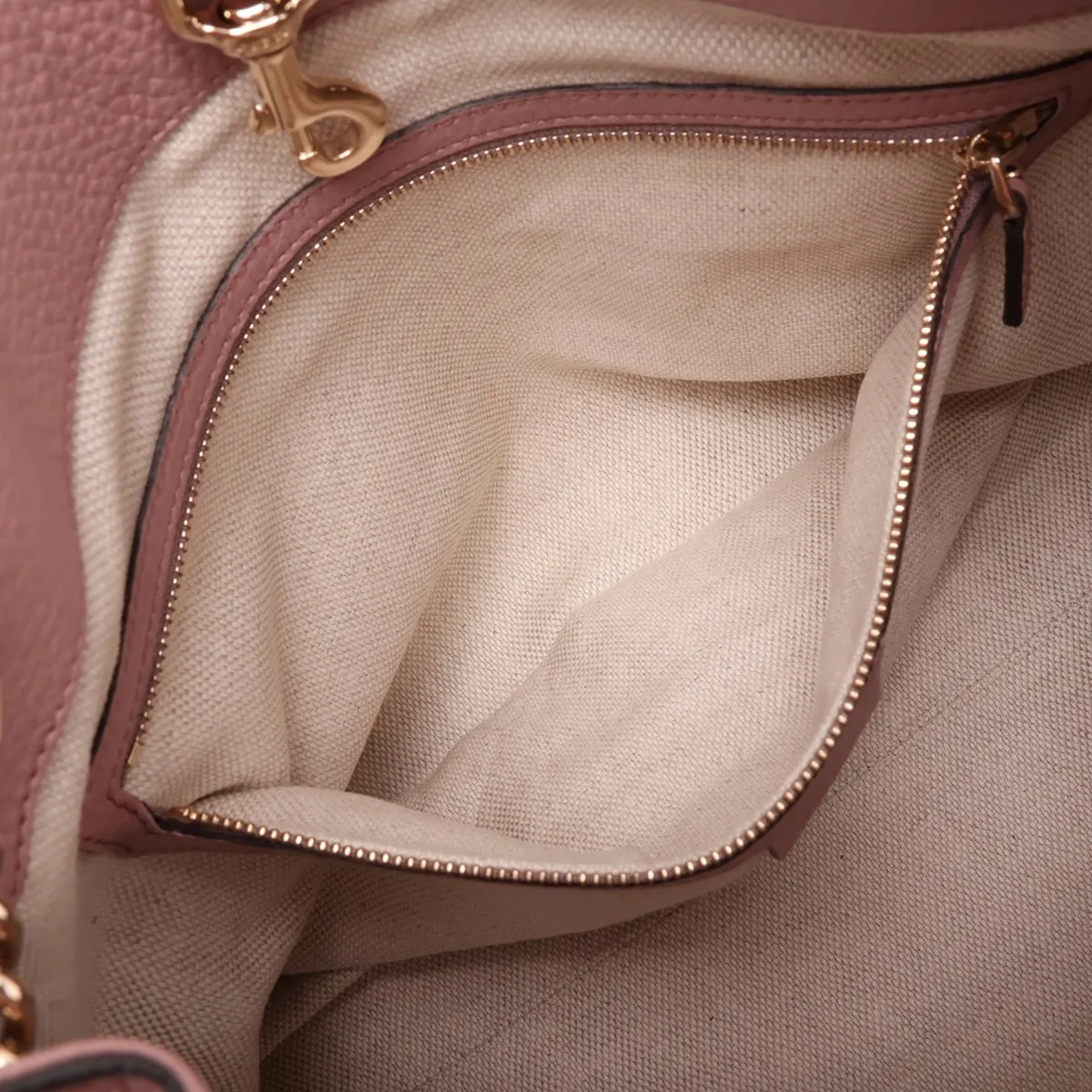 Soho 308982 Leather Chain Shoulder Bag Pink — view 8