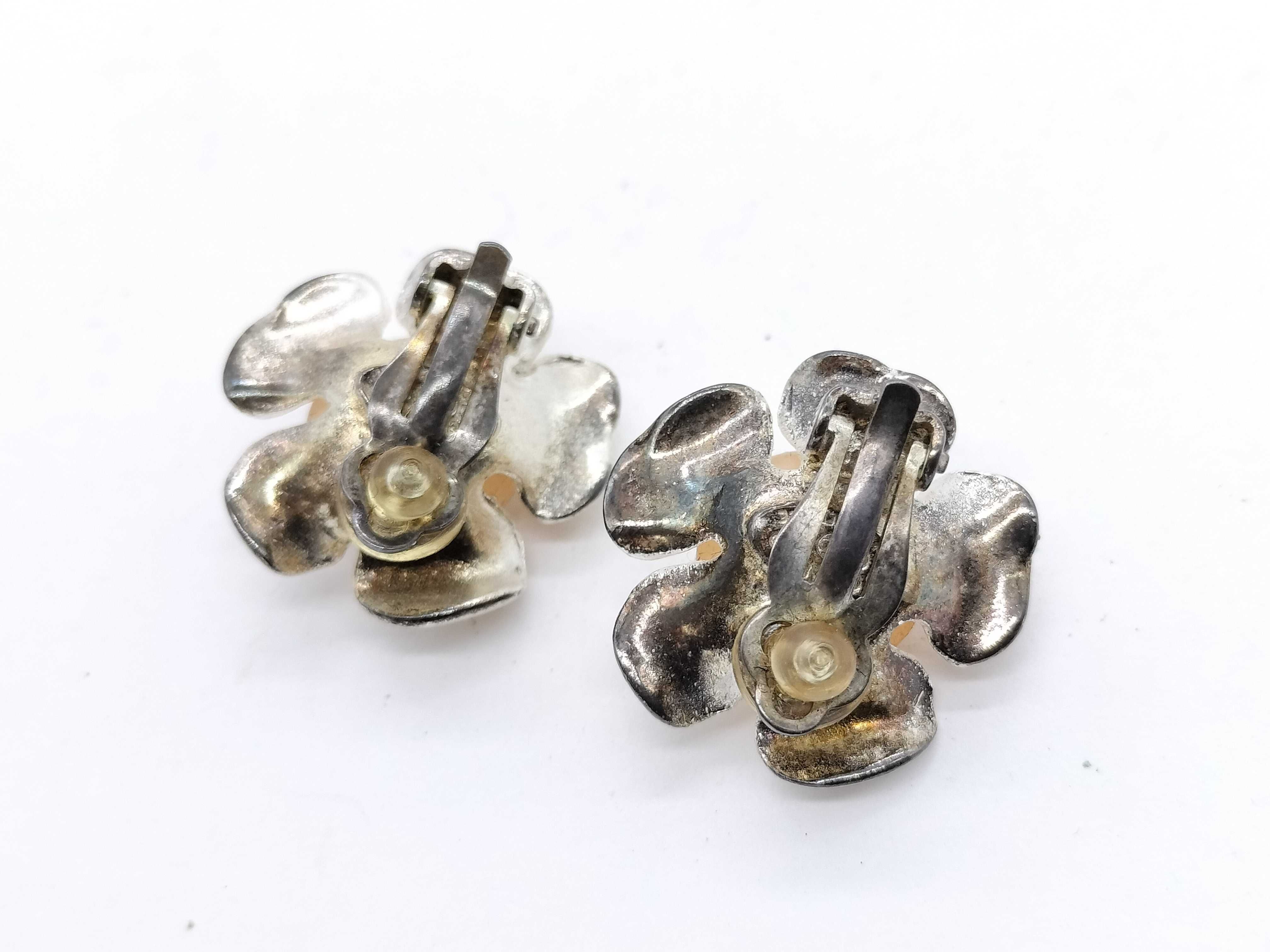 00 T Pearl Camellia Earrings — view 4