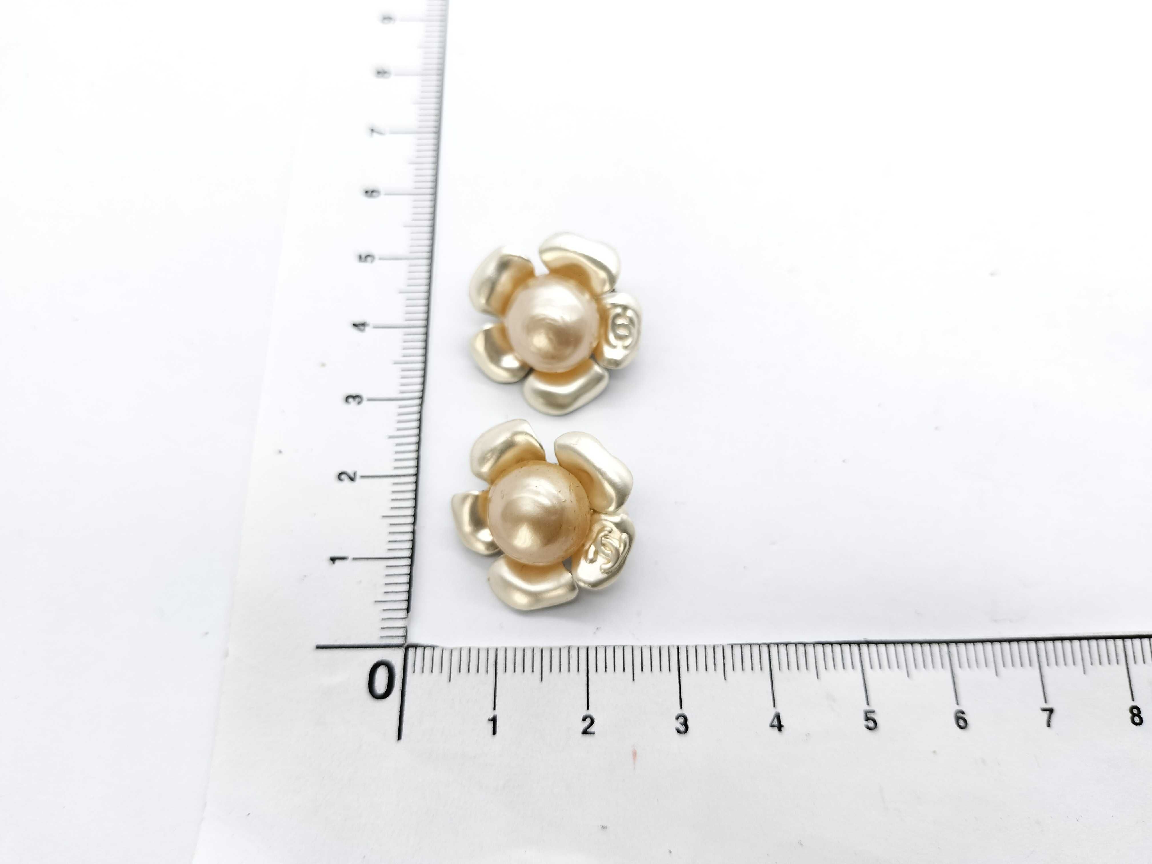 00 T Pearl Camellia Earrings — view 7